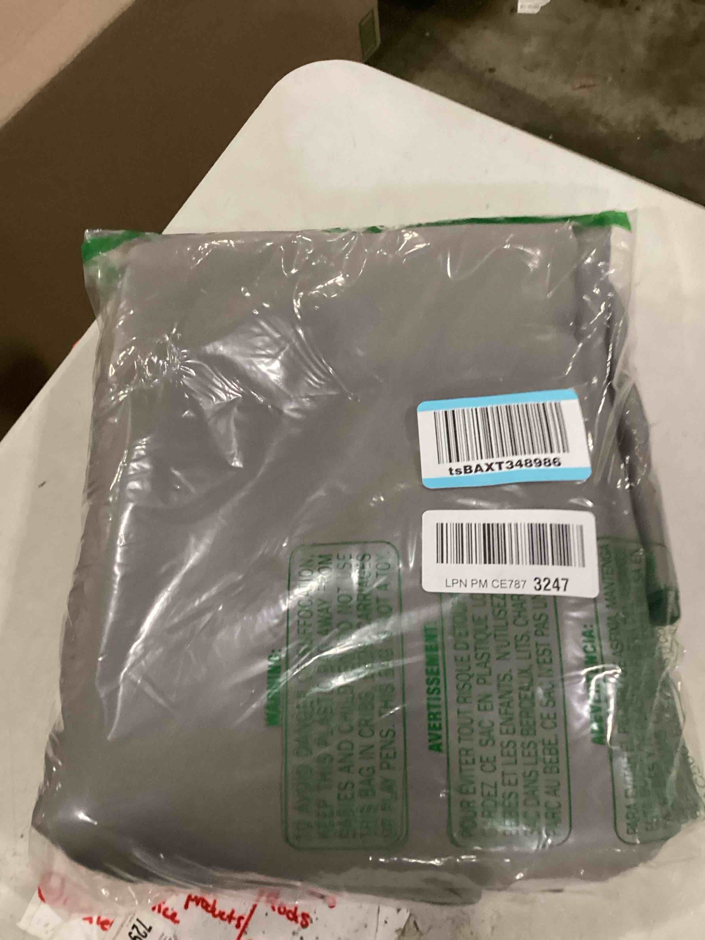 https://s3.amazonaws.com/lotting-images-prod/bidfta/BLU5890746_1713531007554.jpeg
