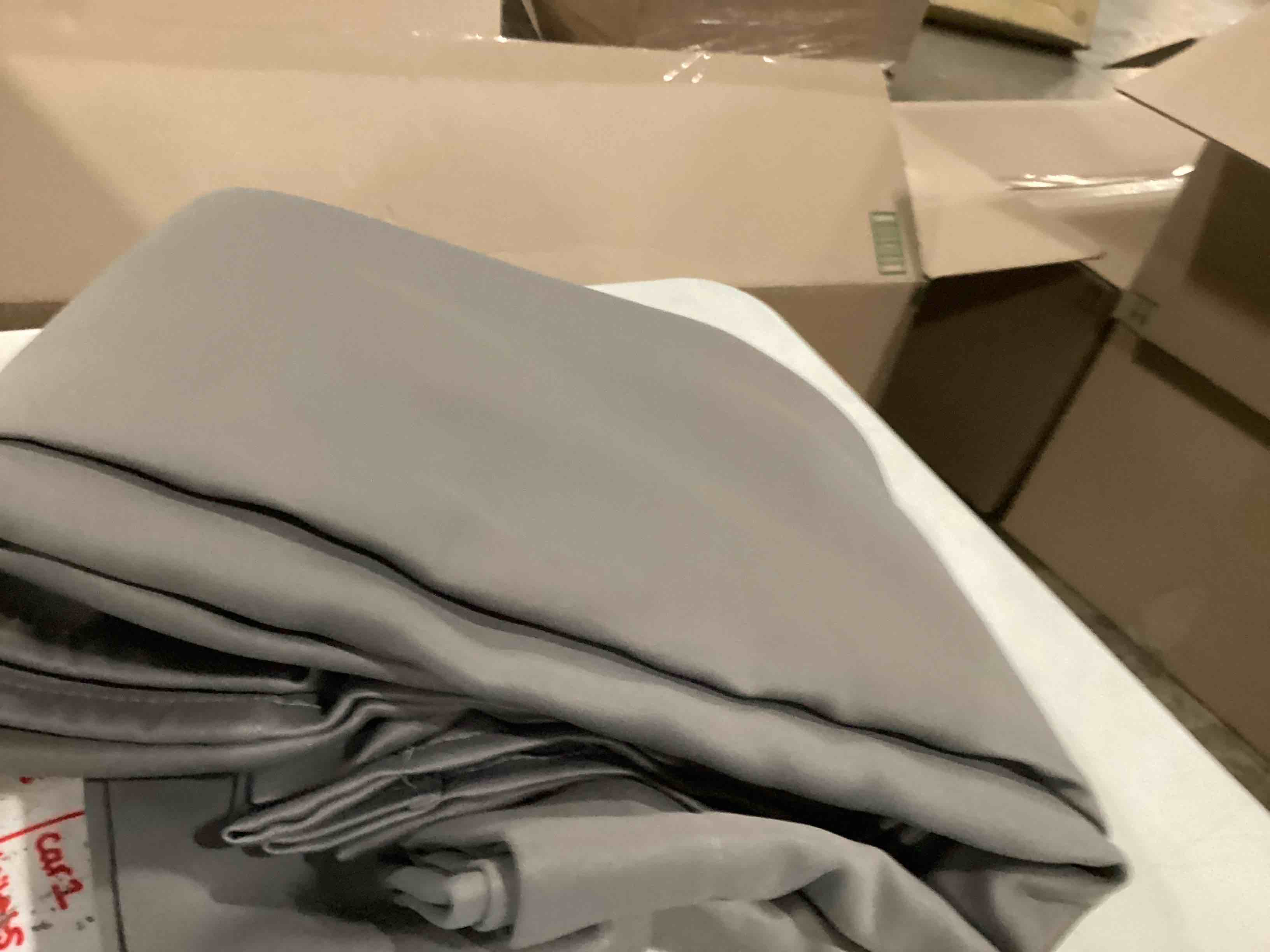 https://s3.amazonaws.com/lotting-images-prod/bidfta/BLU5890746_1713531074819.jpeg