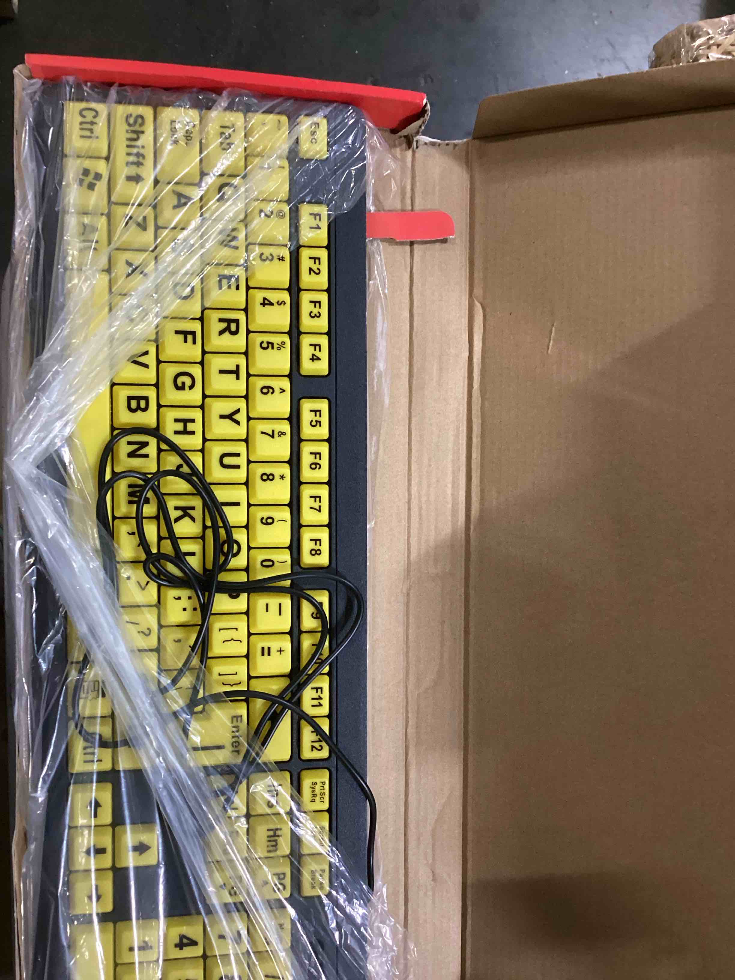 https://s3.amazonaws.com/lotting-images-prod/bidfta/BLU5892395_1713525750373.jpeg