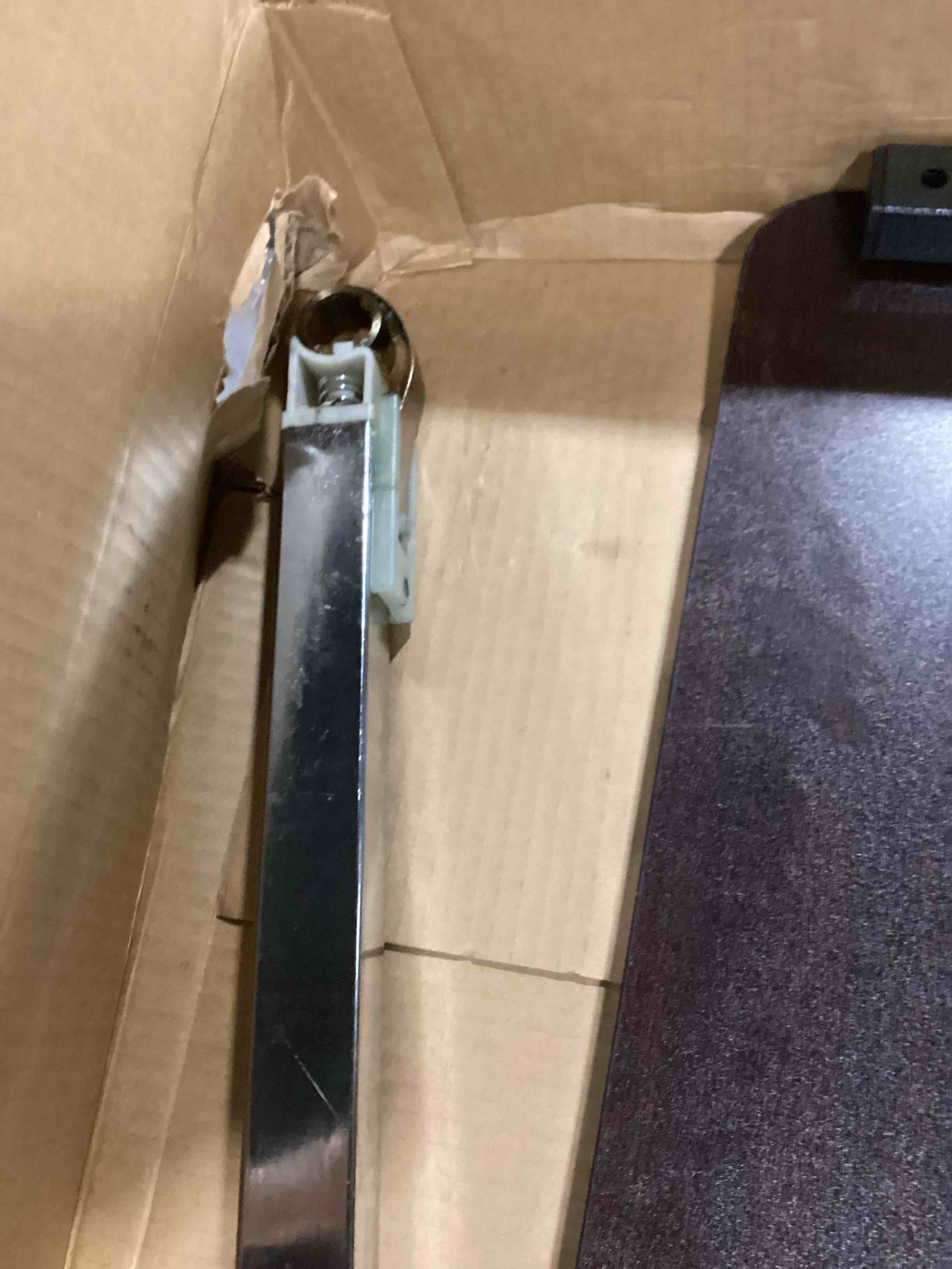 https://s3.amazonaws.com/lotting-images-prod/bidfta/BLU5892625_1712596976849.jpeg