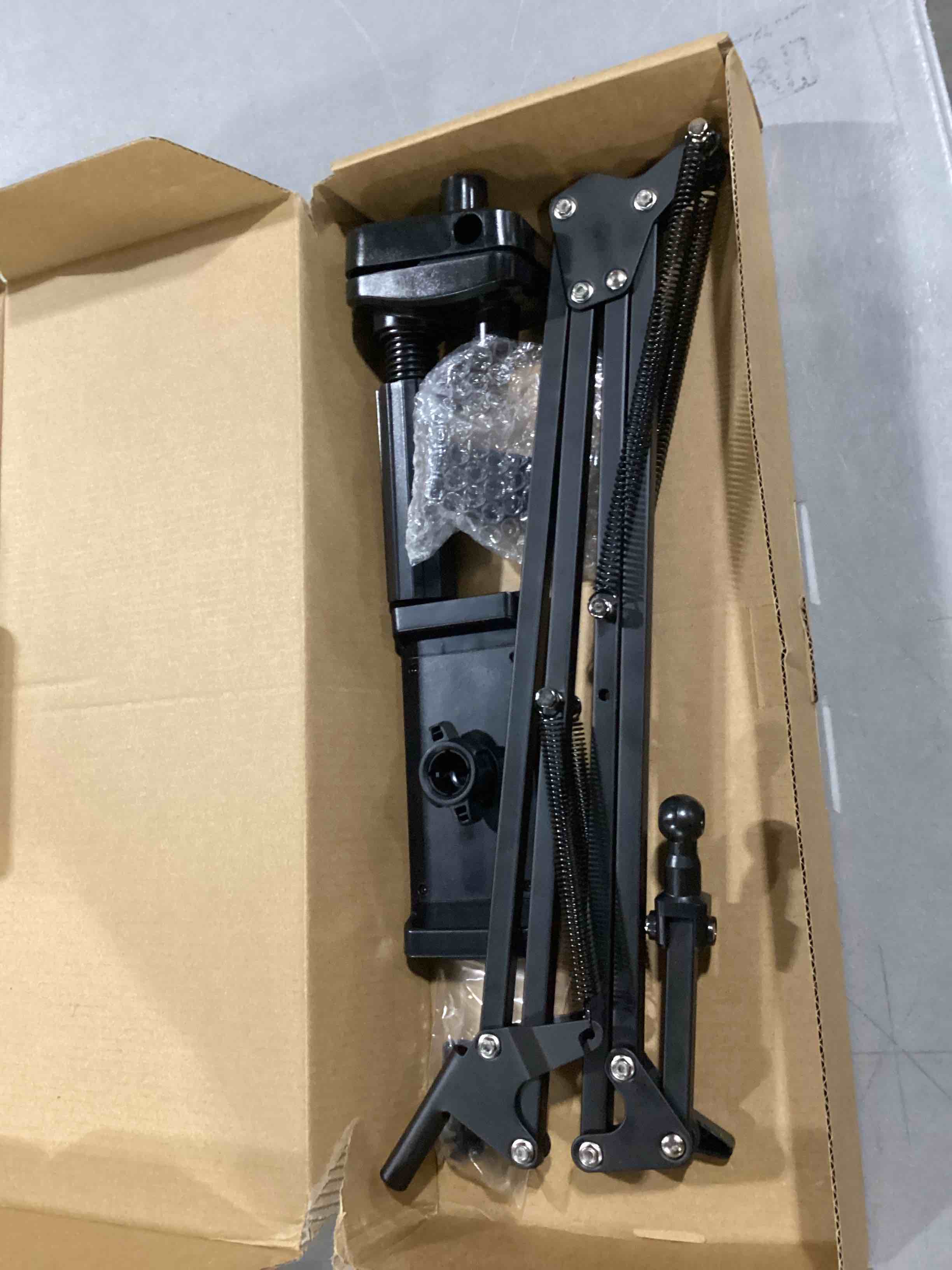 https://s3.amazonaws.com/lotting-images-prod/bidfta/BLU5893530_1713530388472.jpeg