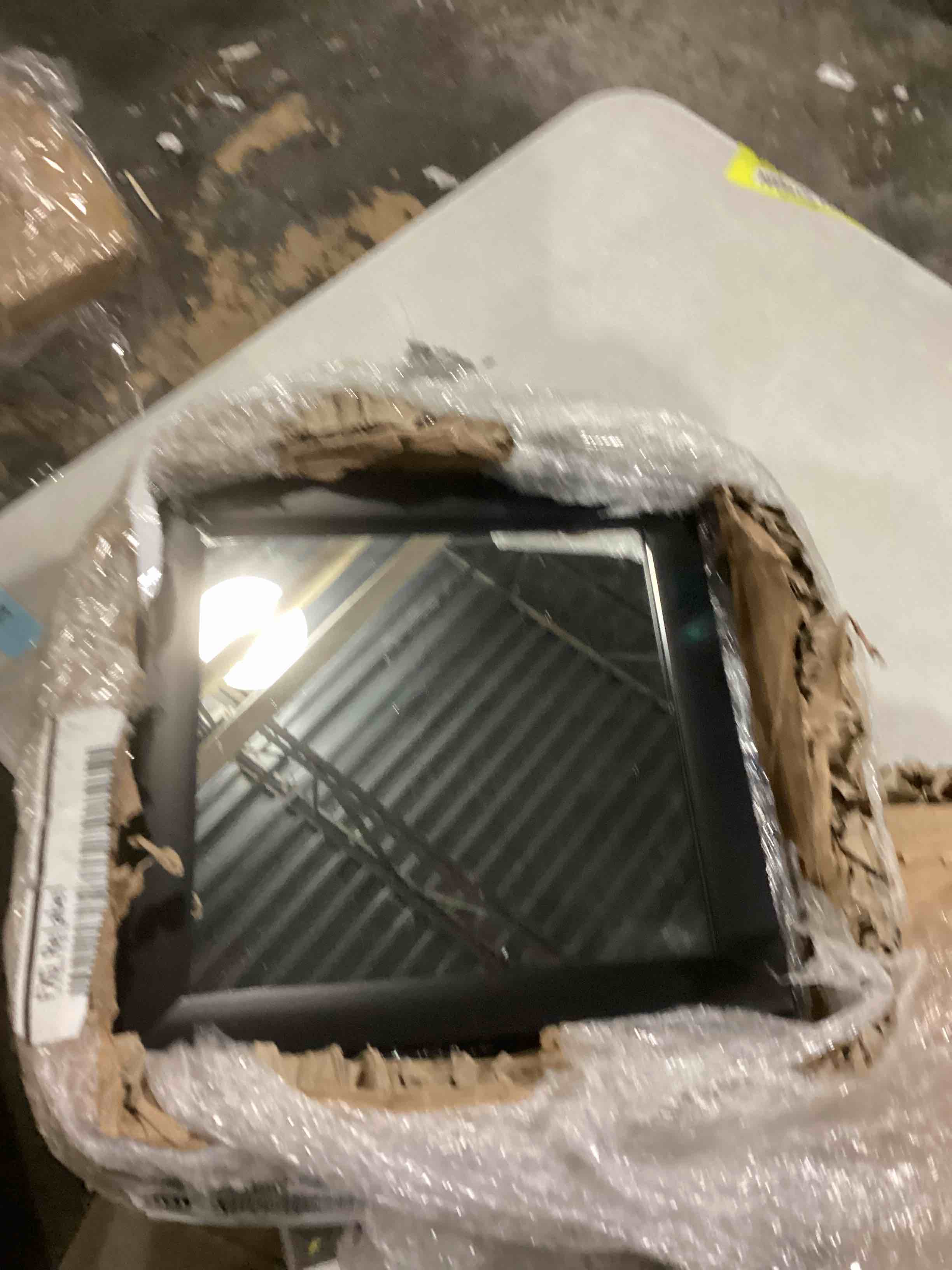 https://s3.amazonaws.com/lotting-images-prod/bidfta/BLU5893956_1711714717536.jpeg