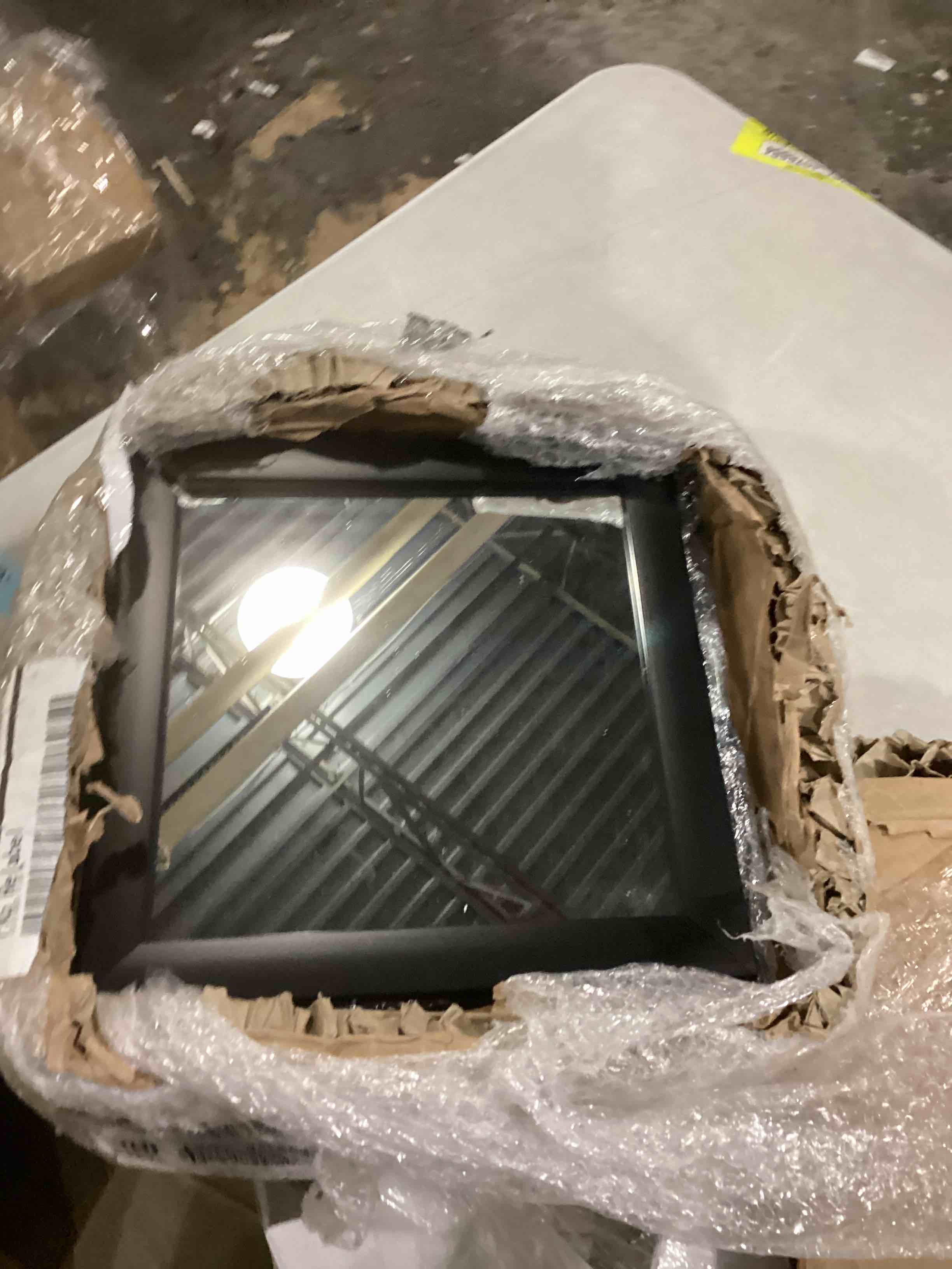 https://s3.amazonaws.com/lotting-images-prod/bidfta/BLU5893956_1711714718415.jpeg