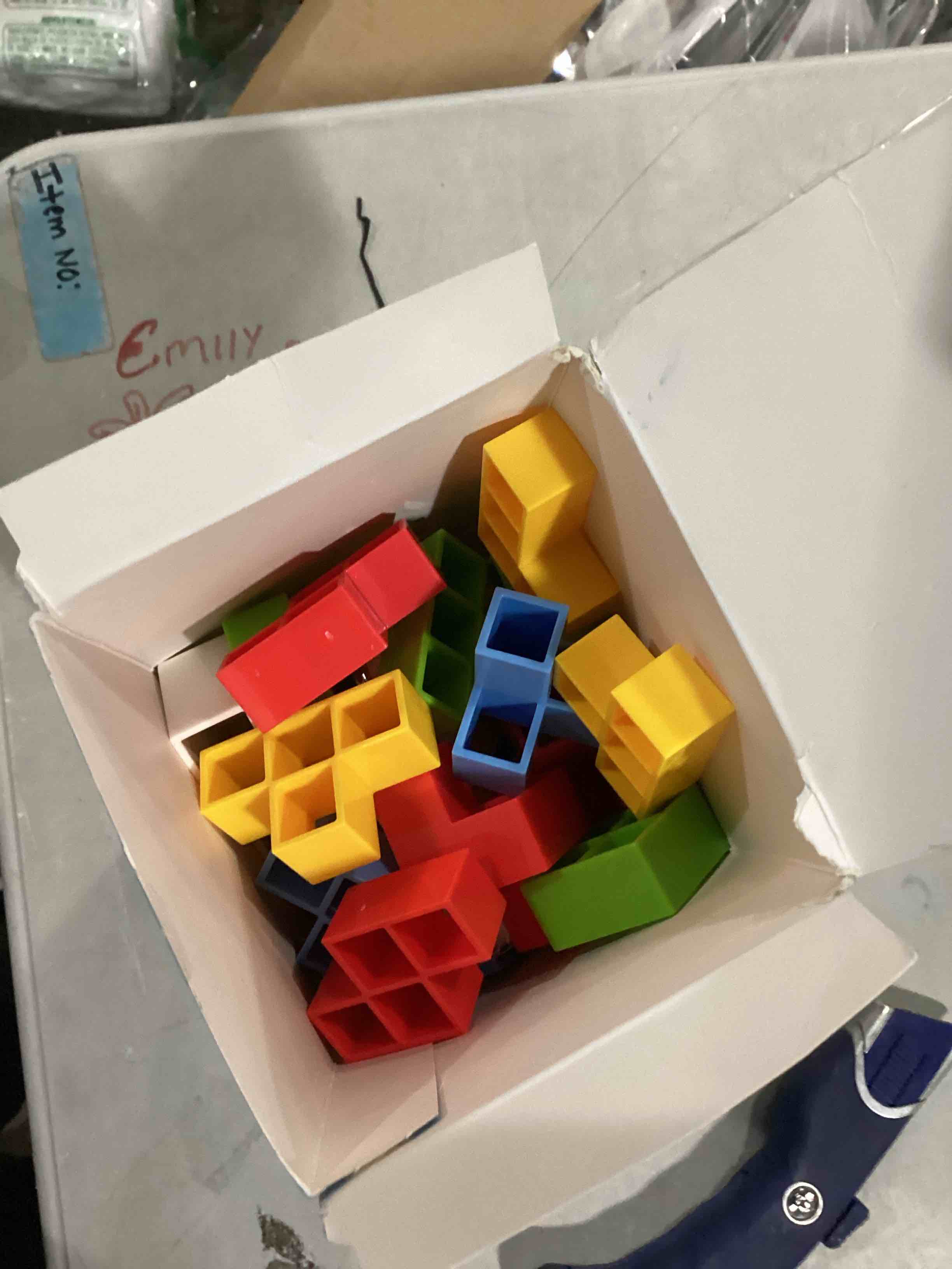 https://s3.amazonaws.com/lotting-images-prod/bidfta/BLU5894115_1712158976441.jpeg