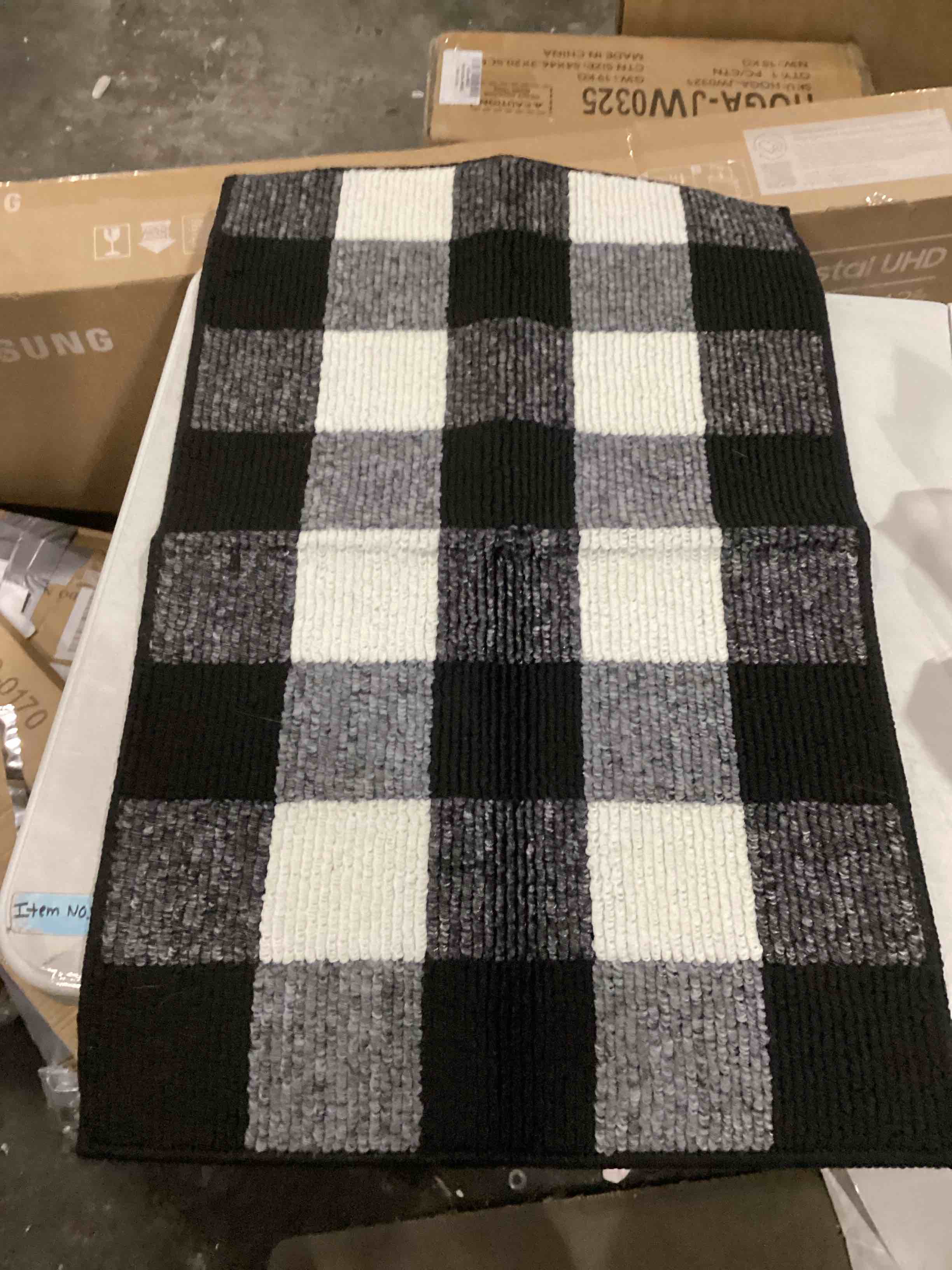 https://s3.amazonaws.com/lotting-images-prod/bidfta/BLU5894117_1712159492755.jpeg