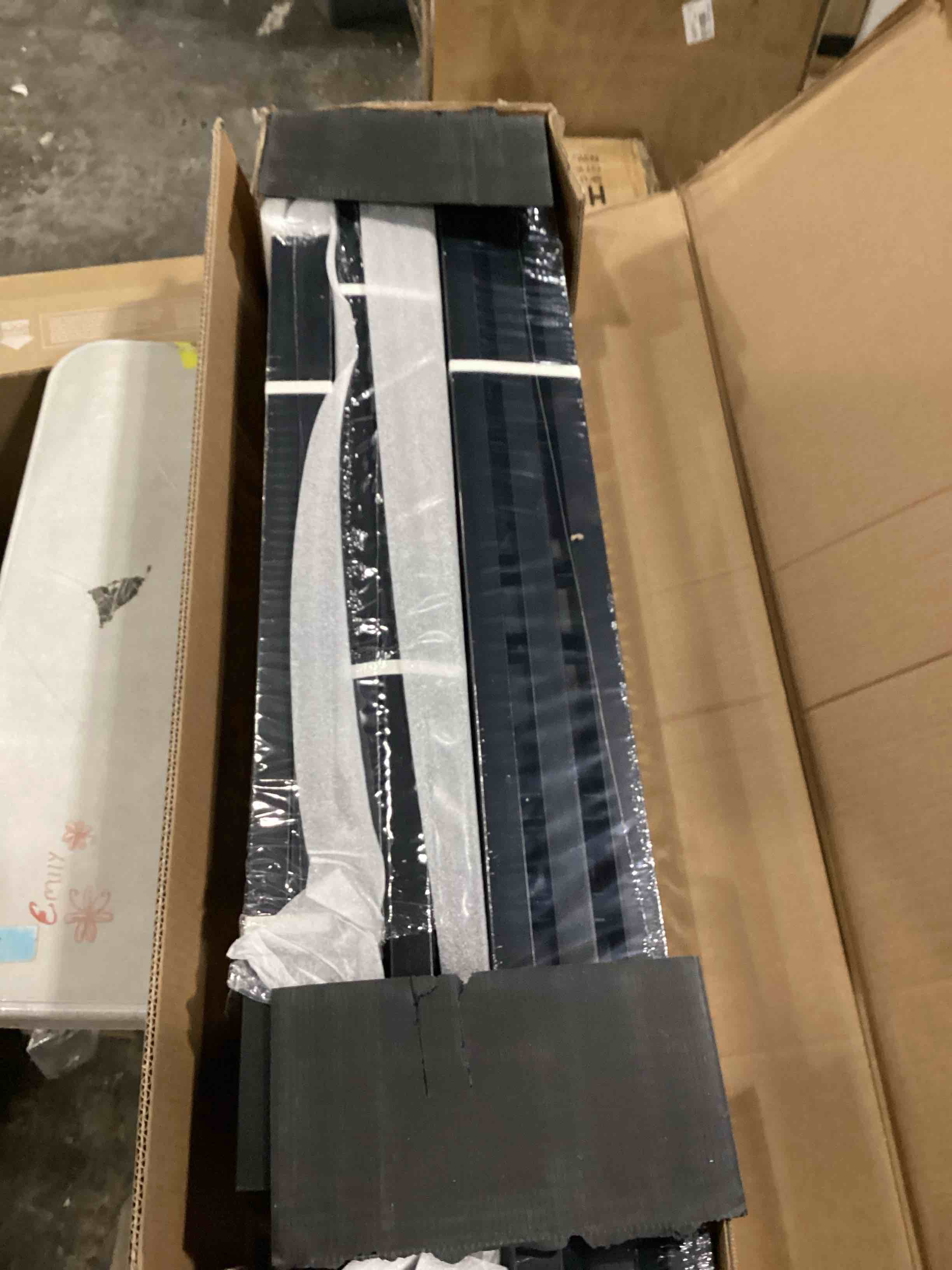 https://s3.amazonaws.com/lotting-images-prod/bidfta/BLU5894171_1712238090172.jpeg