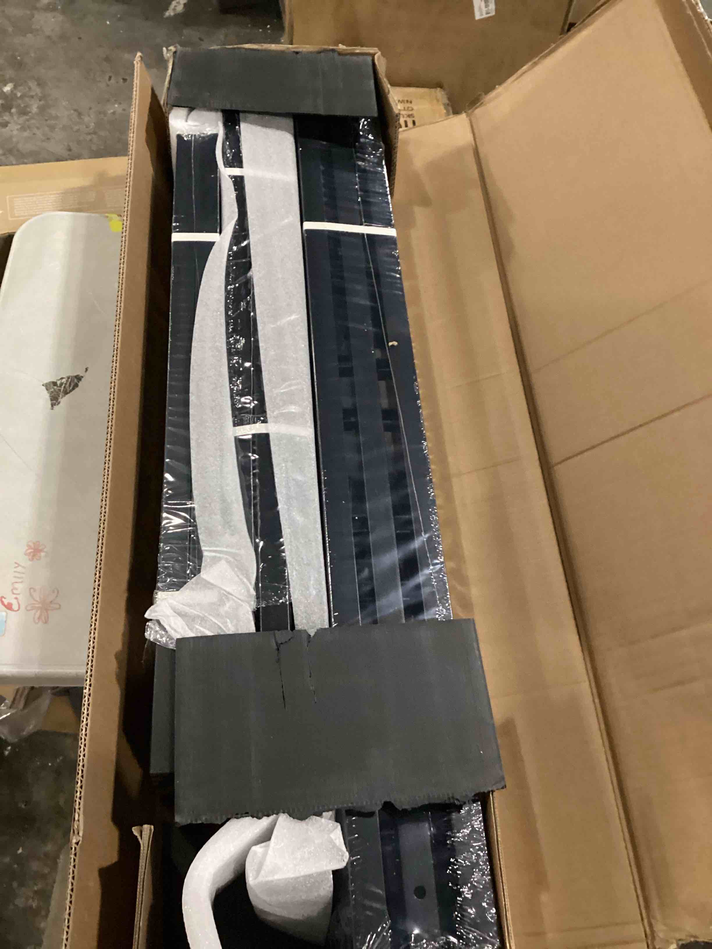 https://s3.amazonaws.com/lotting-images-prod/bidfta/BLU5894171_1712238091707.jpeg