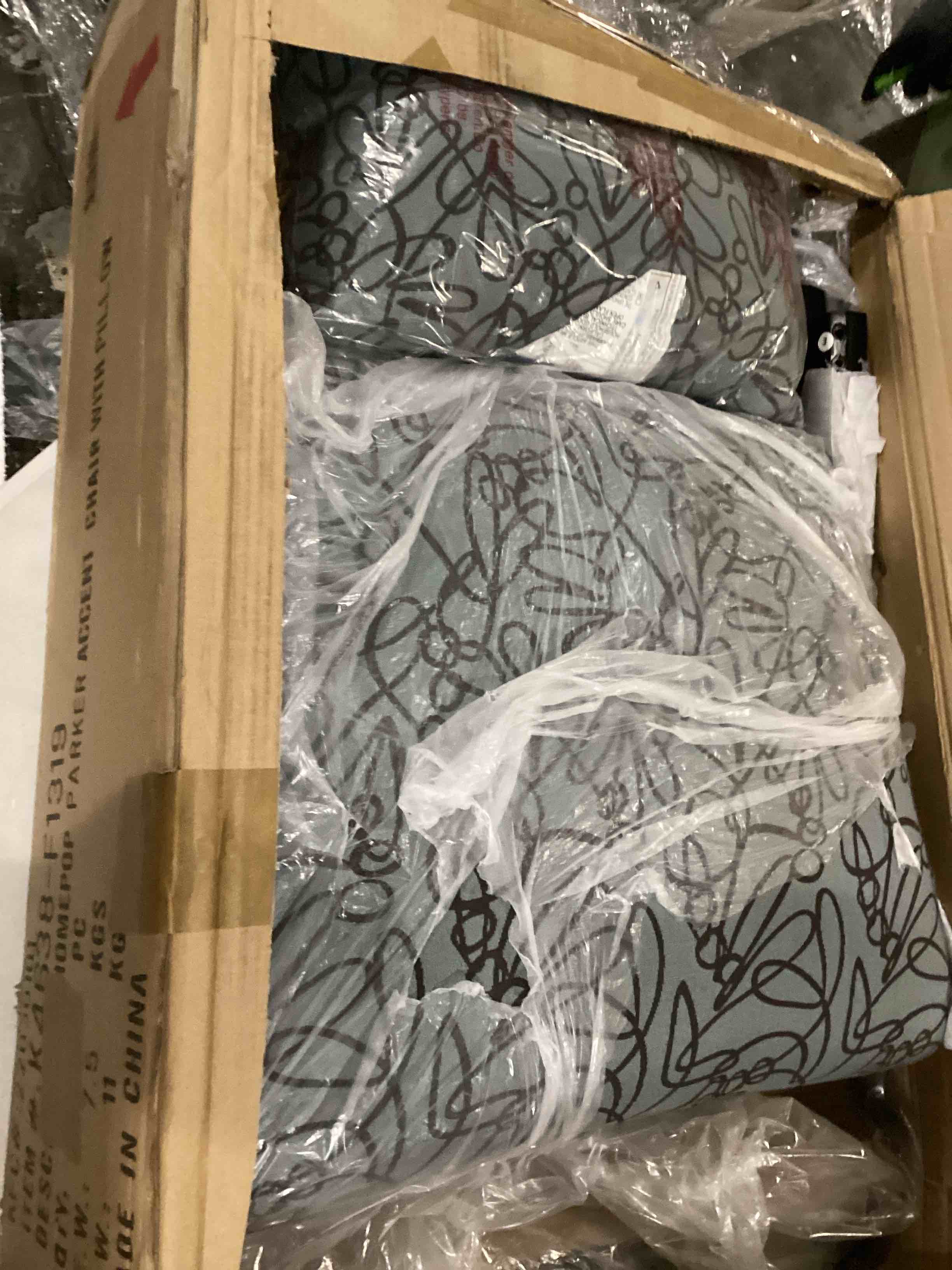 https://s3.amazonaws.com/lotting-images-prod/bidfta/BLU5894884_1713200031774.jpeg