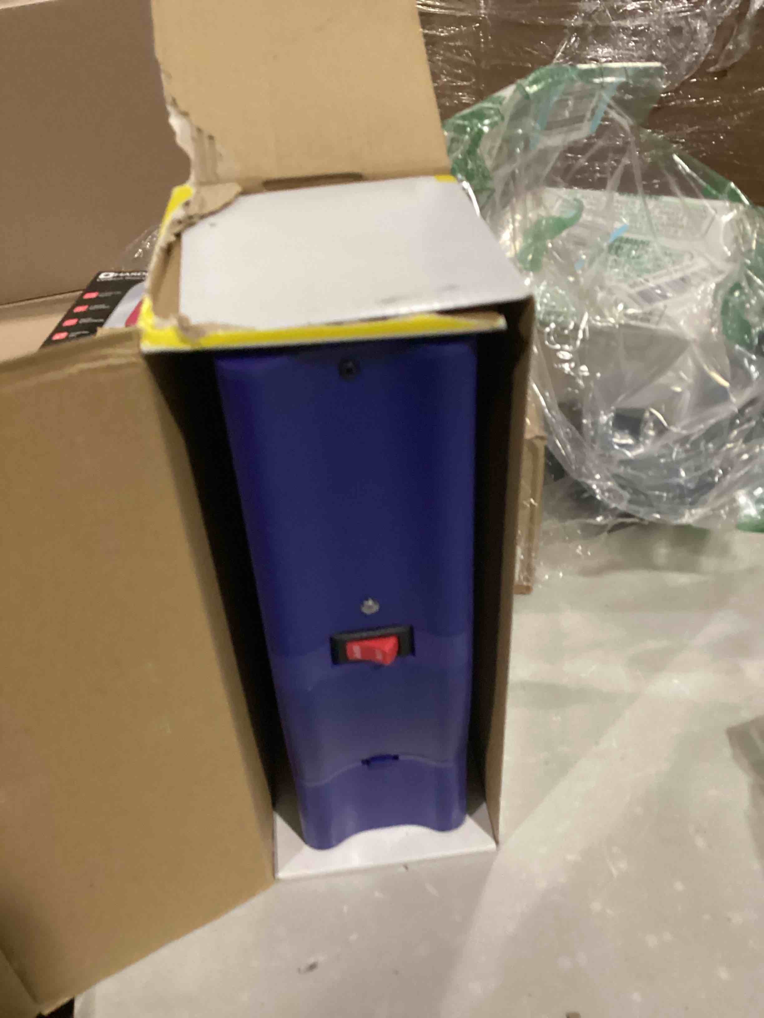 https://s3.amazonaws.com/lotting-images-prod/bidfta/BLU5895089_1713445422181.jpeg