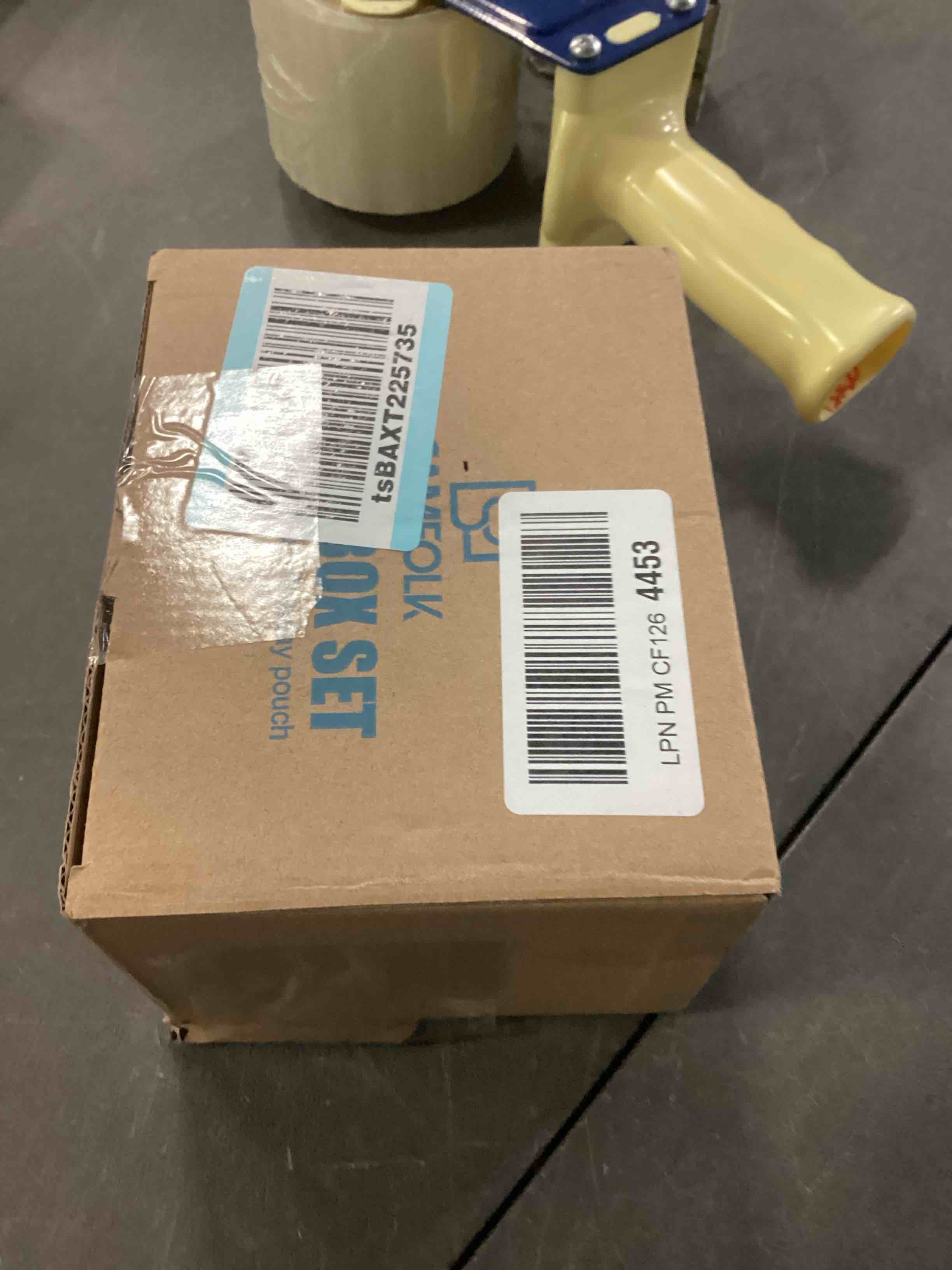 https://s3.amazonaws.com/lotting-images-prod/bidfta/BLU5896373_1713525492065.jpeg