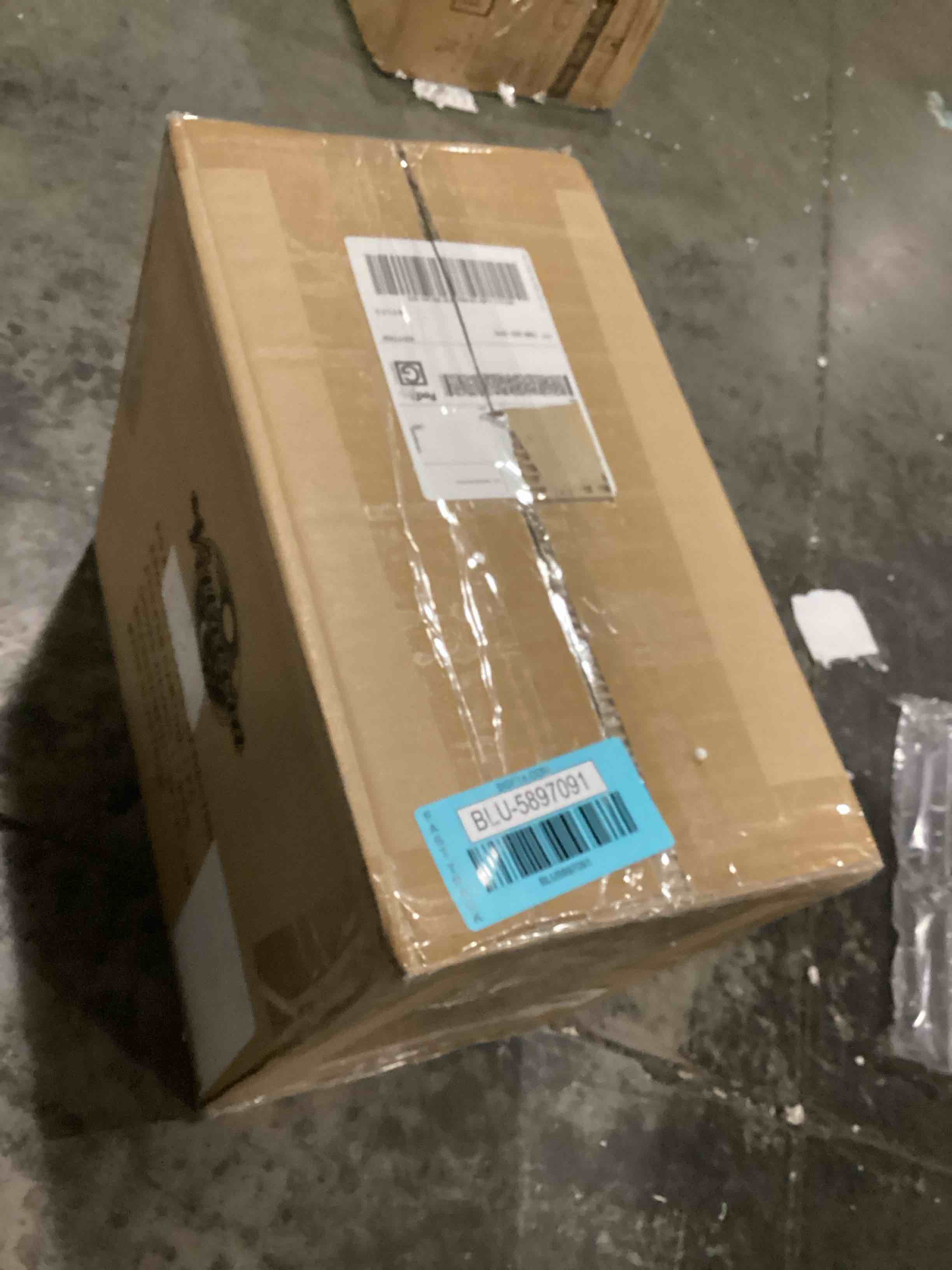 https://s3.amazonaws.com/lotting-images-prod/bidfta/BLU5897091_1711552939141.jpeg