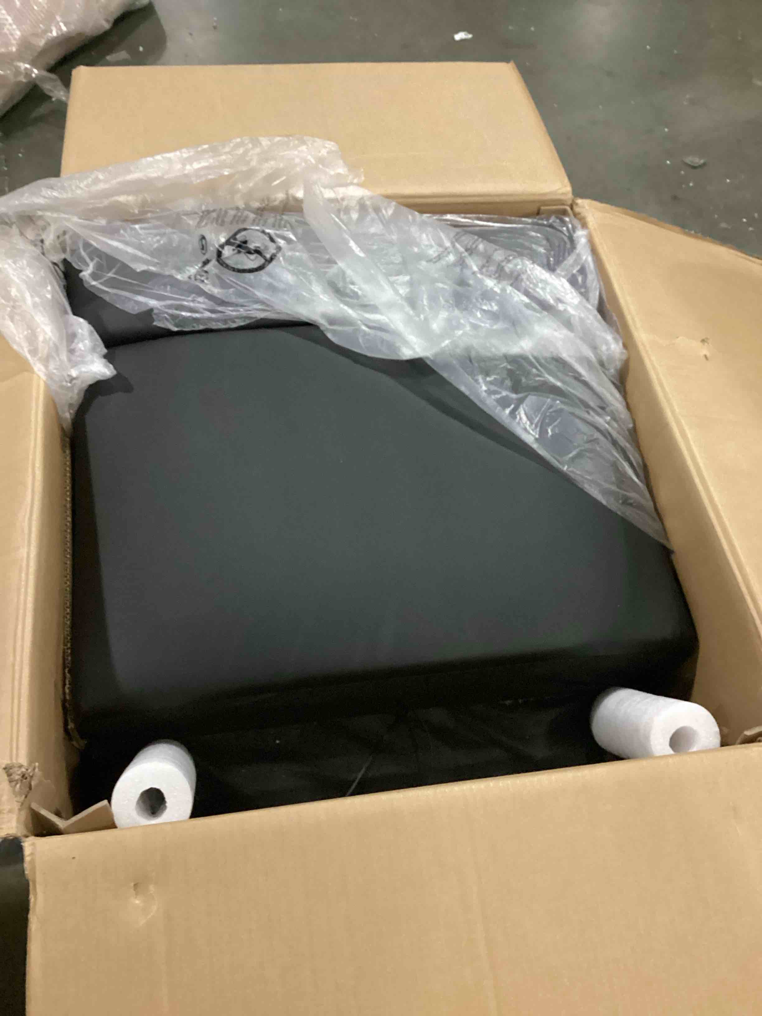 https://s3.amazonaws.com/lotting-images-prod/bidfta/BLU5897614_1712926114239.jpeg