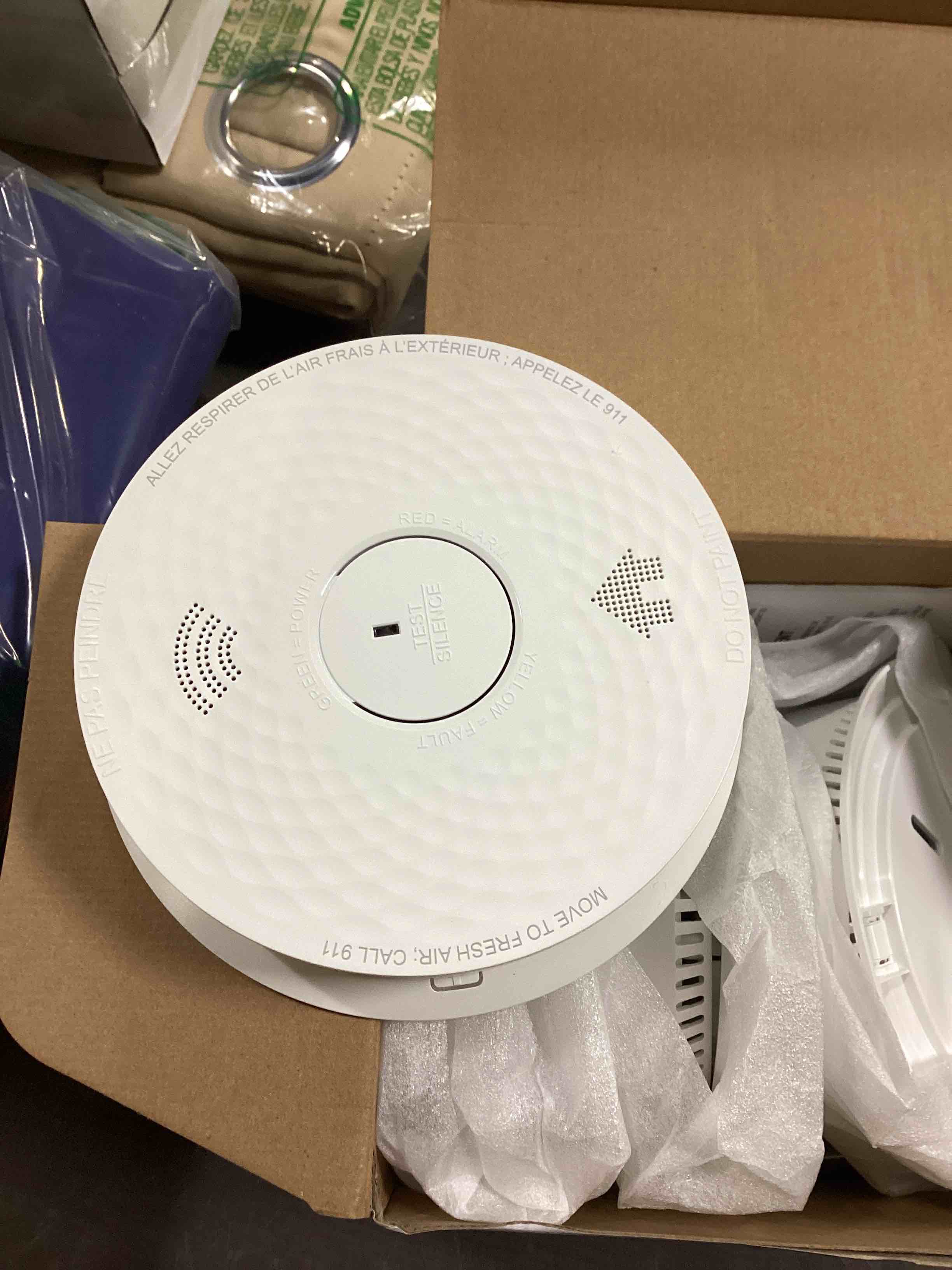 https://s3.amazonaws.com/lotting-images-prod/bidfta/BLU5897910_1713546646600.jpeg