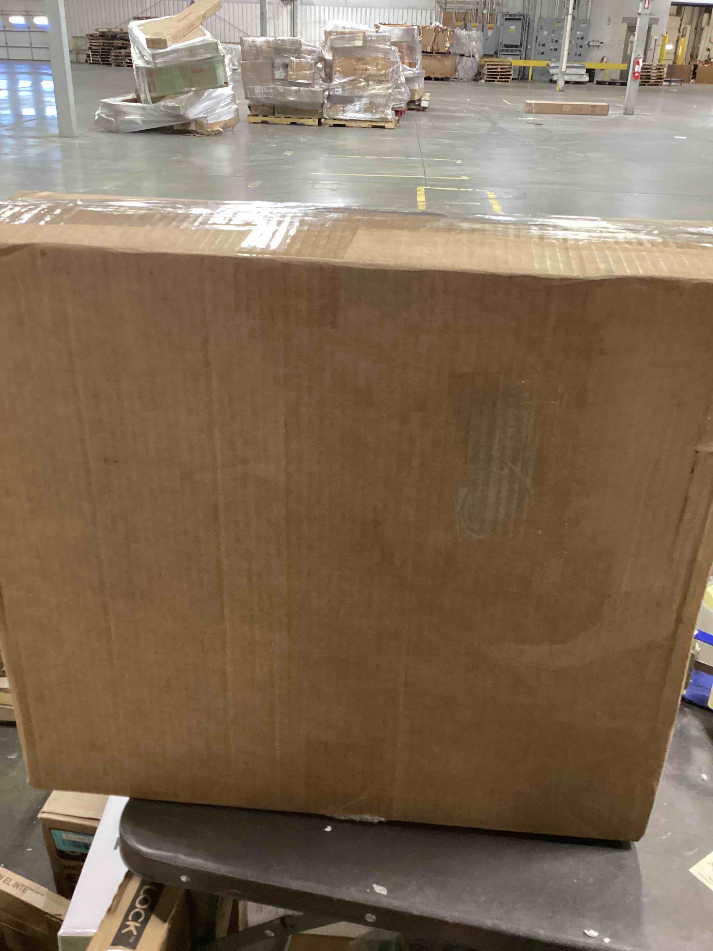 https://s3.amazonaws.com/lotting-images-prod/bidfta/BLU5898414_1714060501041.jpeg