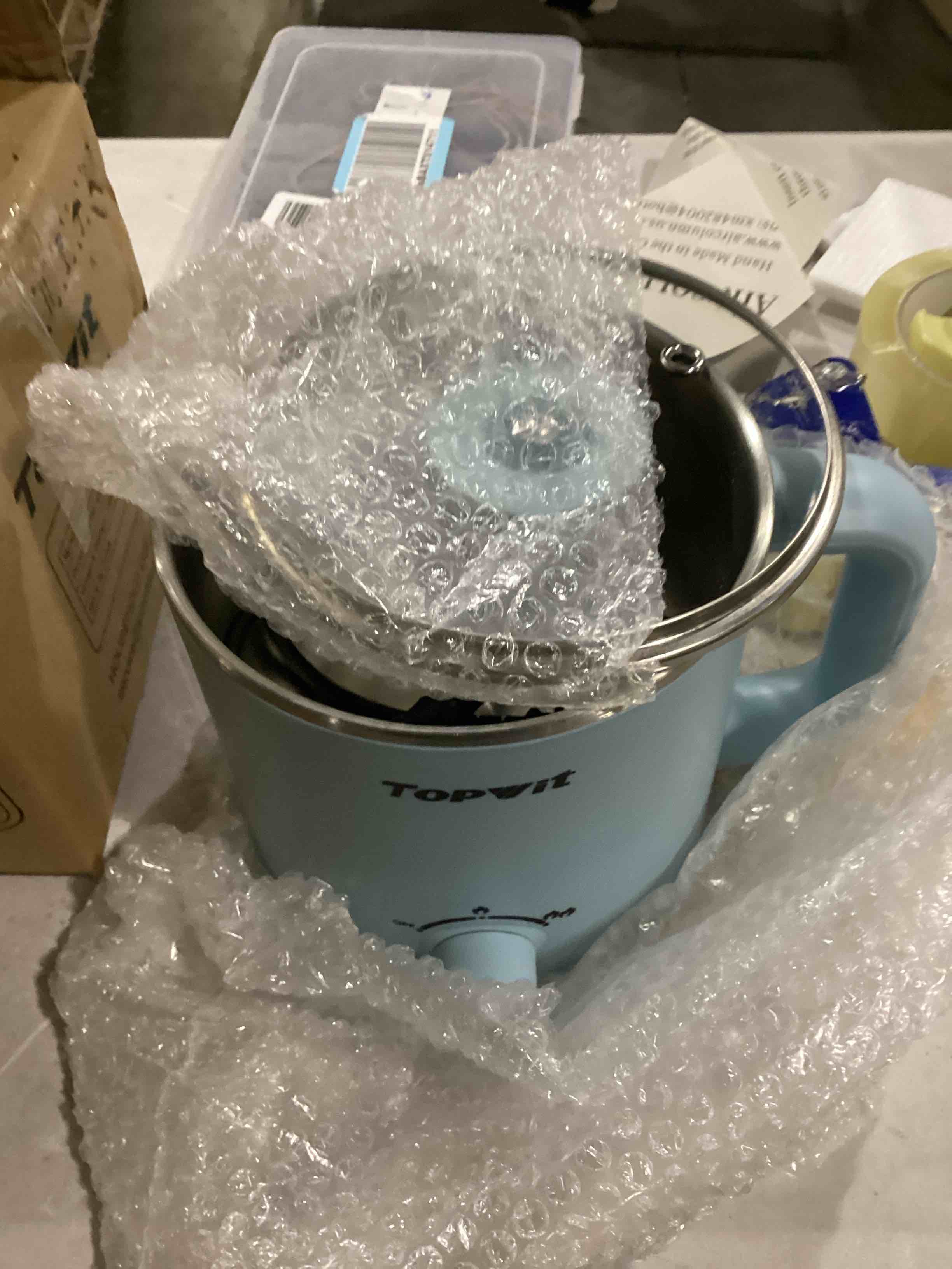 https://s3.amazonaws.com/lotting-images-prod/bidfta/BLU5899491_1713443404281.jpeg