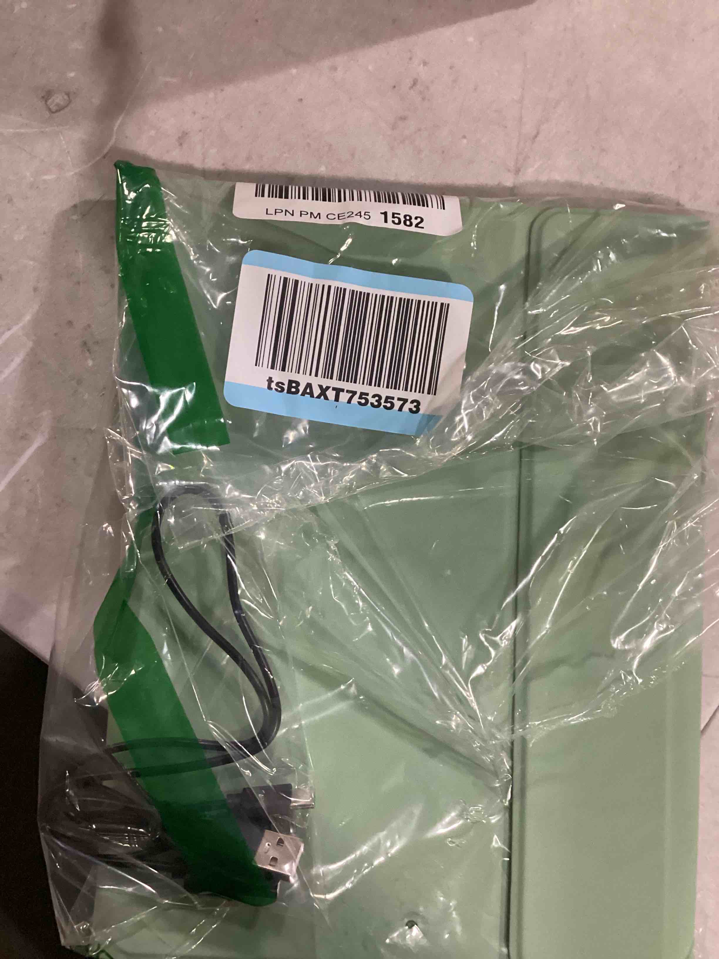 https://s3.amazonaws.com/lotting-images-prod/bidfta/BLU5899494_1713443809285.jpeg