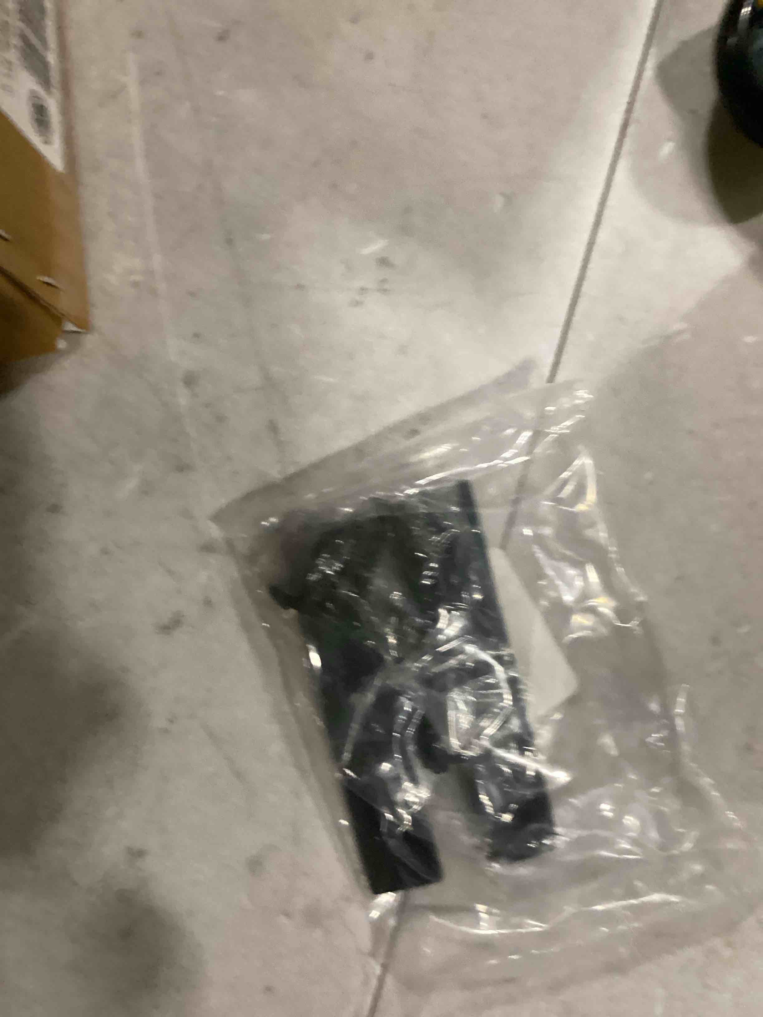 https://s3.amazonaws.com/lotting-images-prod/bidfta/BLU5899496_1713444064719.jpeg