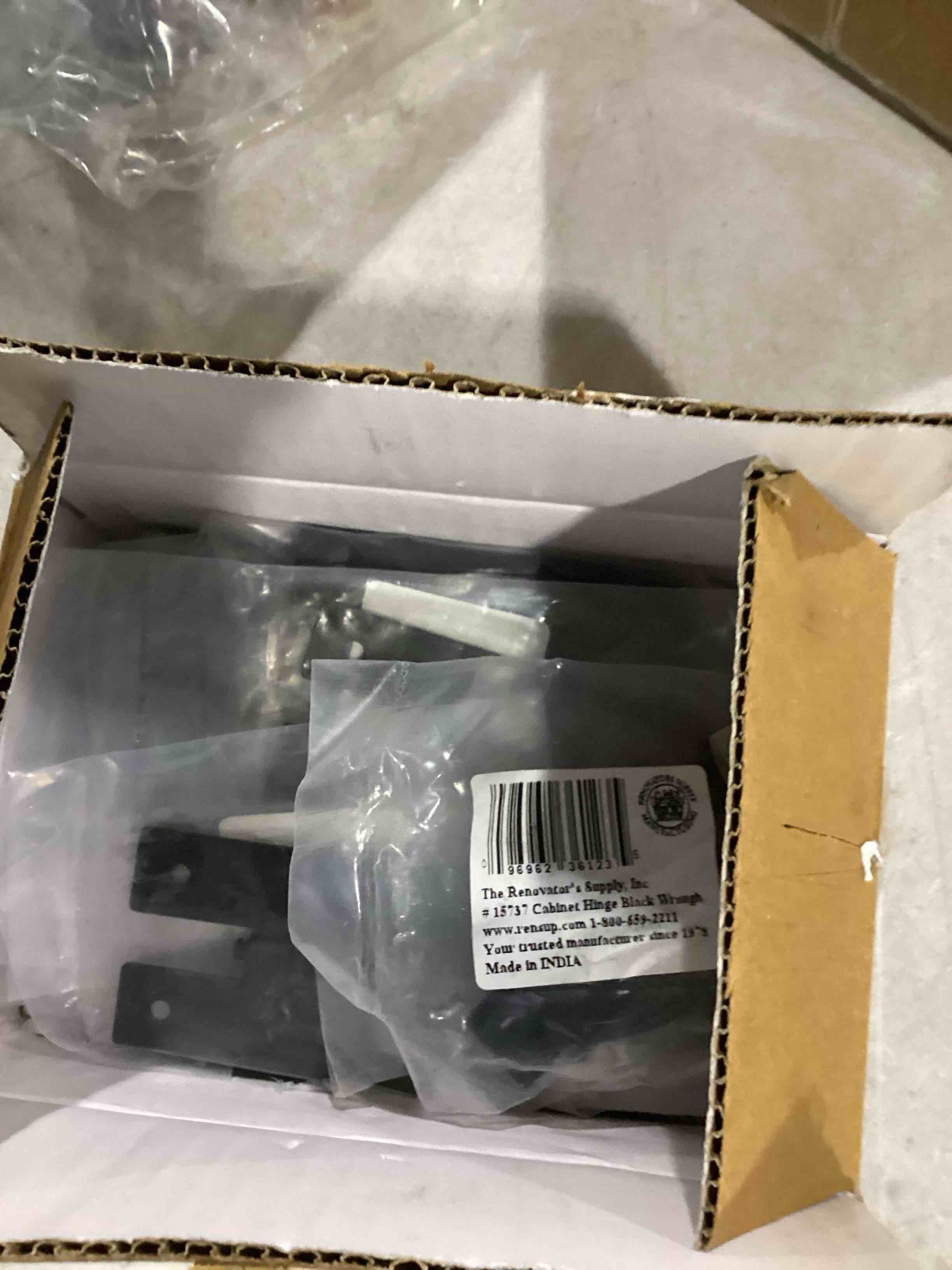 https://s3.amazonaws.com/lotting-images-prod/bidfta/BLU5899496_1713444066174.jpeg