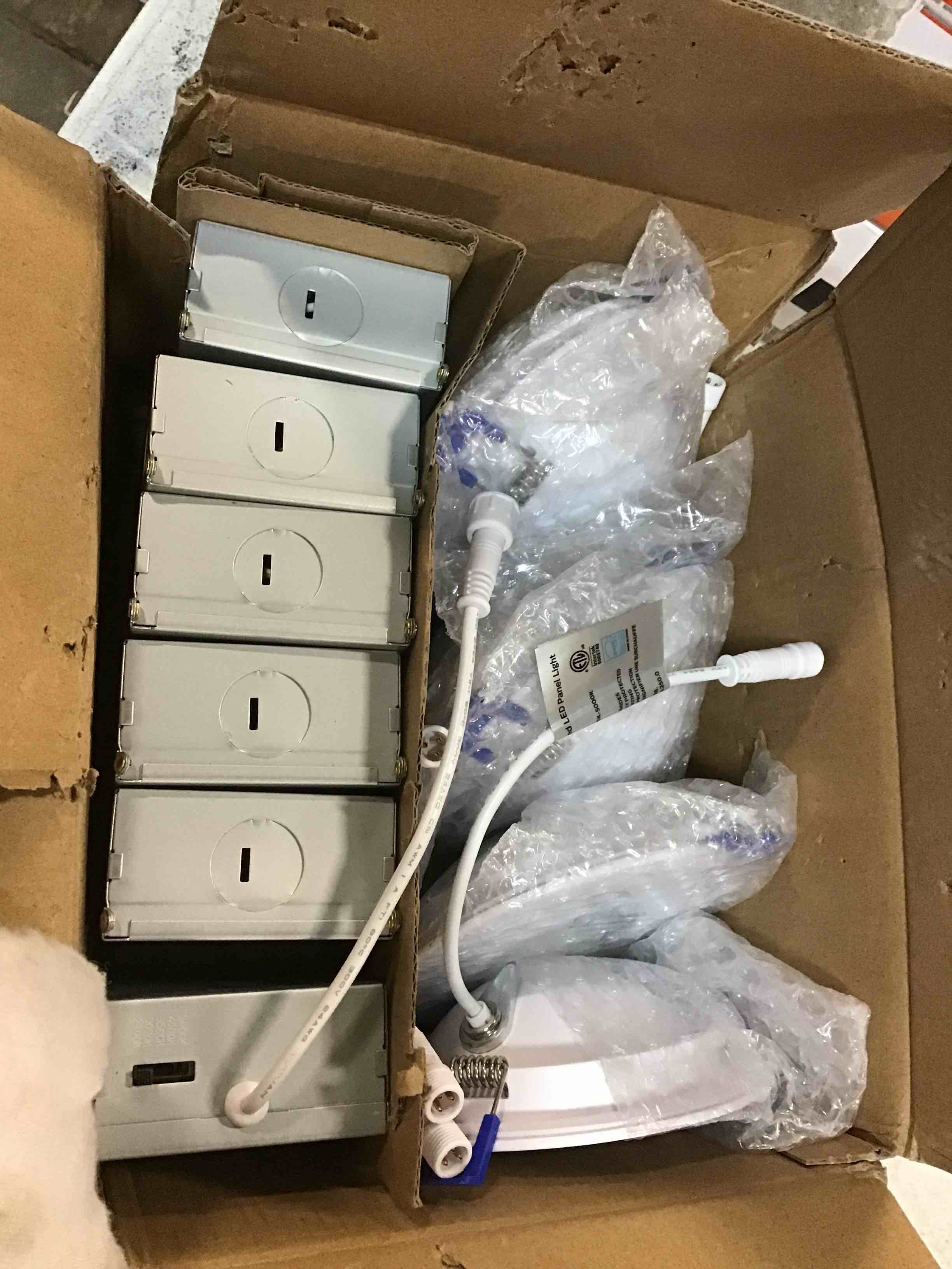 https://s3.amazonaws.com/lotting-images-prod/bidfta/BLU5900541_1711120118820.jpeg