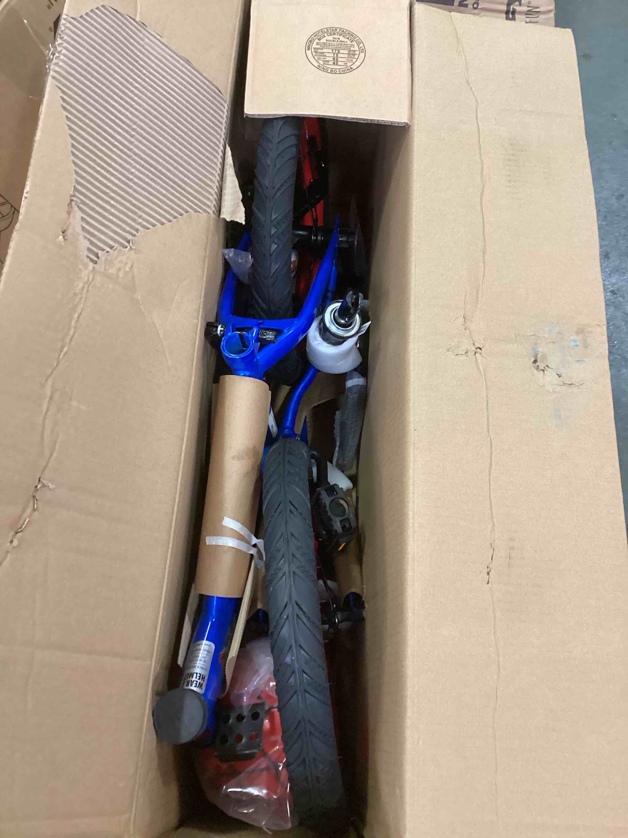https://s3.amazonaws.com/lotting-images-prod/bidfta/BLU5900883_1711282731106.jpeg