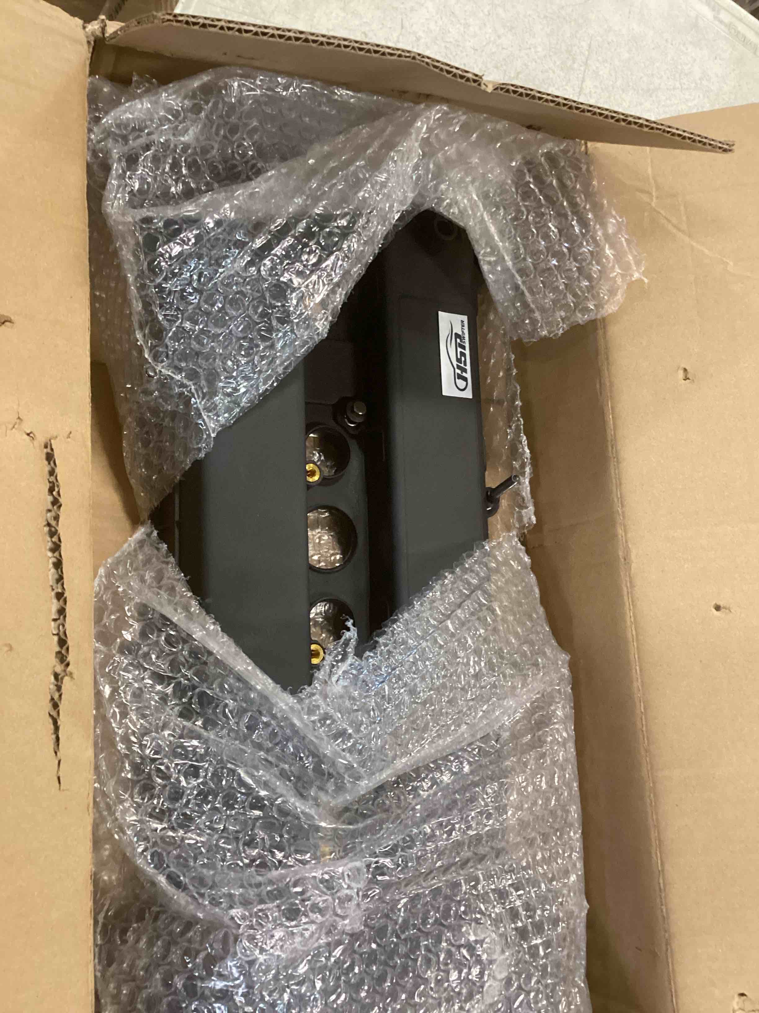 https://s3.amazonaws.com/lotting-images-prod/bidfta/BLU5901666_1710870295409.jpeg