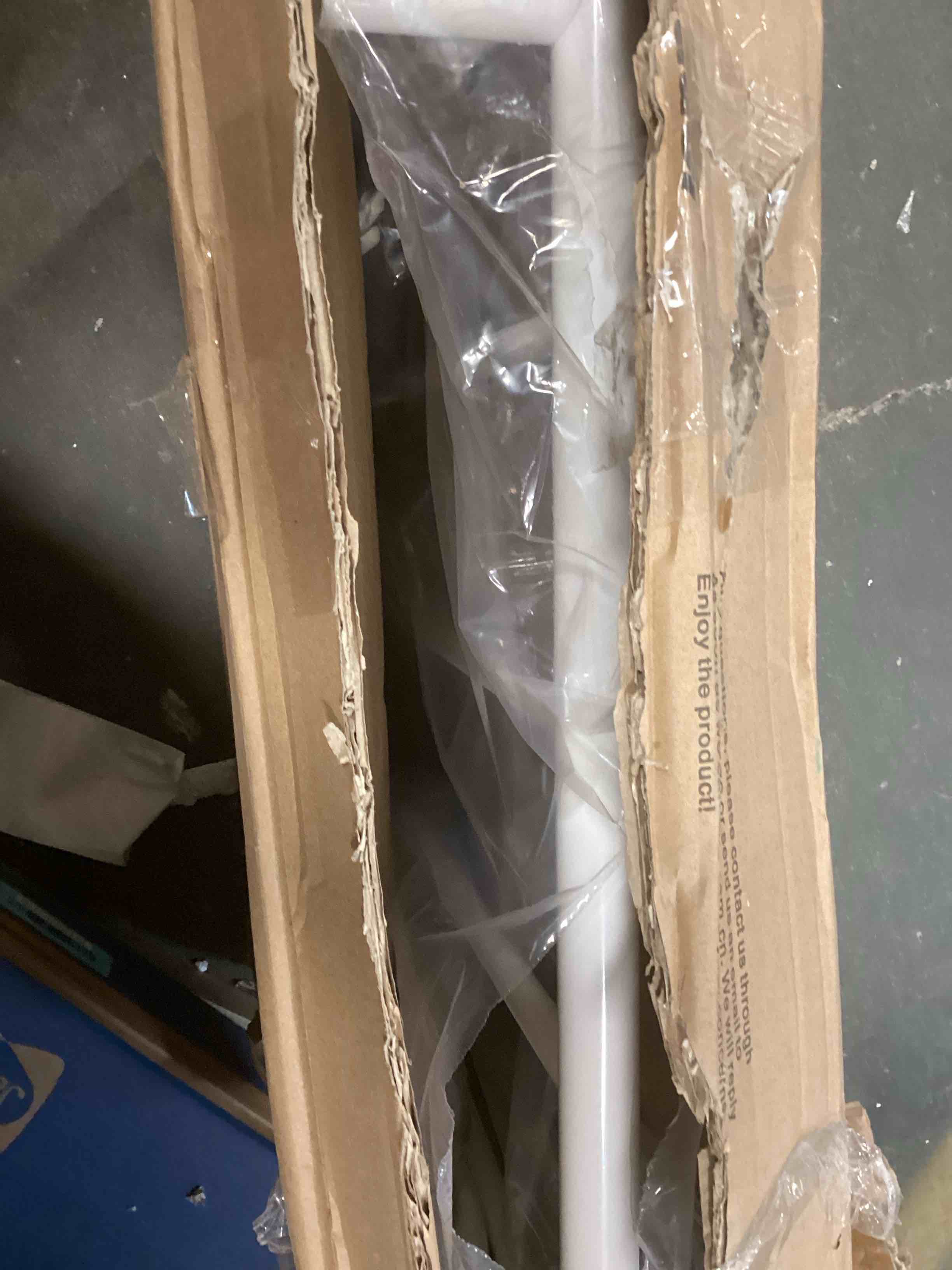 https://s3.amazonaws.com/lotting-images-prod/bidfta/BLU5902395_1711205453709.jpeg
