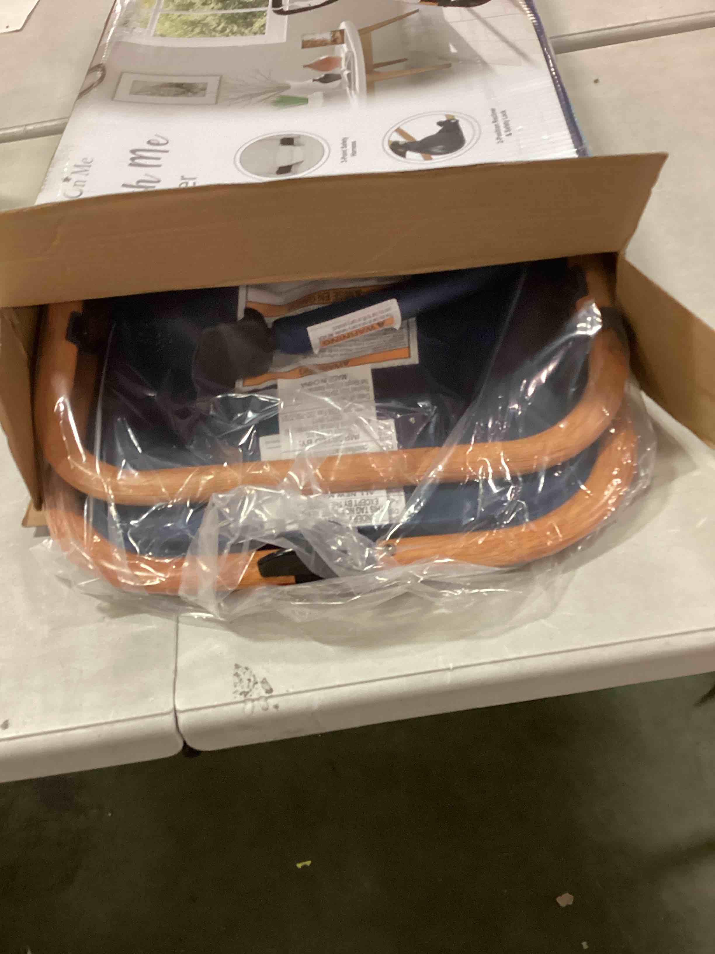 https://s3.amazonaws.com/lotting-images-prod/bidfta/BLU5903754_1711715704731.jpeg