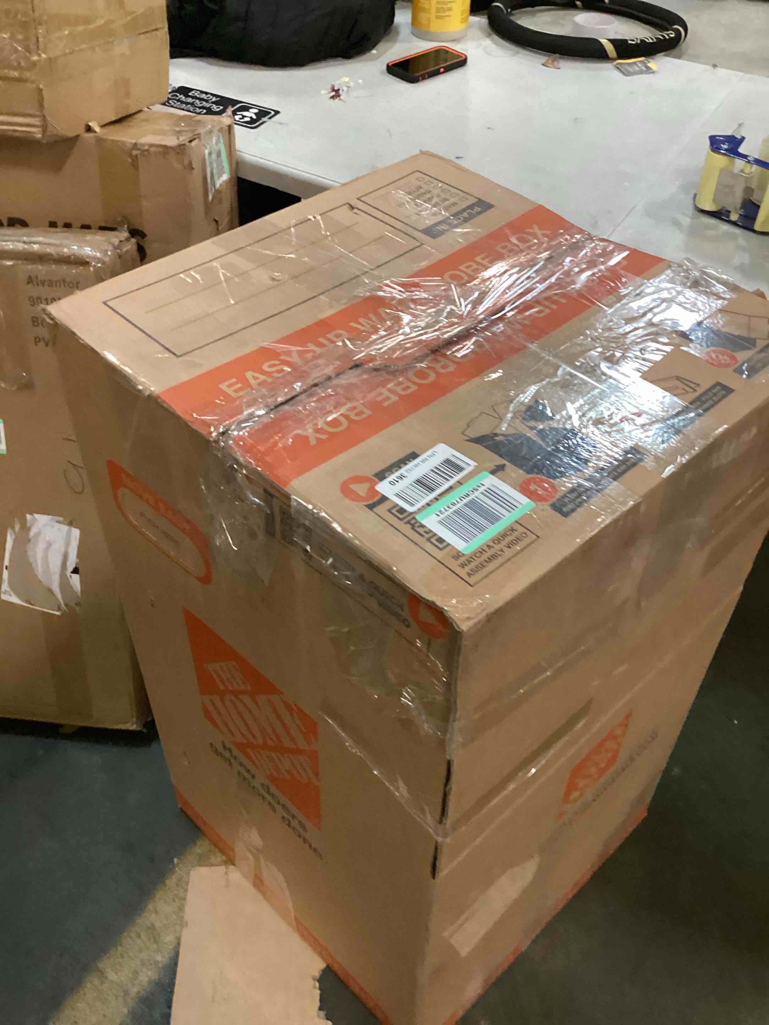 https://s3.amazonaws.com/lotting-images-prod/bidfta/BLU5904064_1712061080786.jpeg