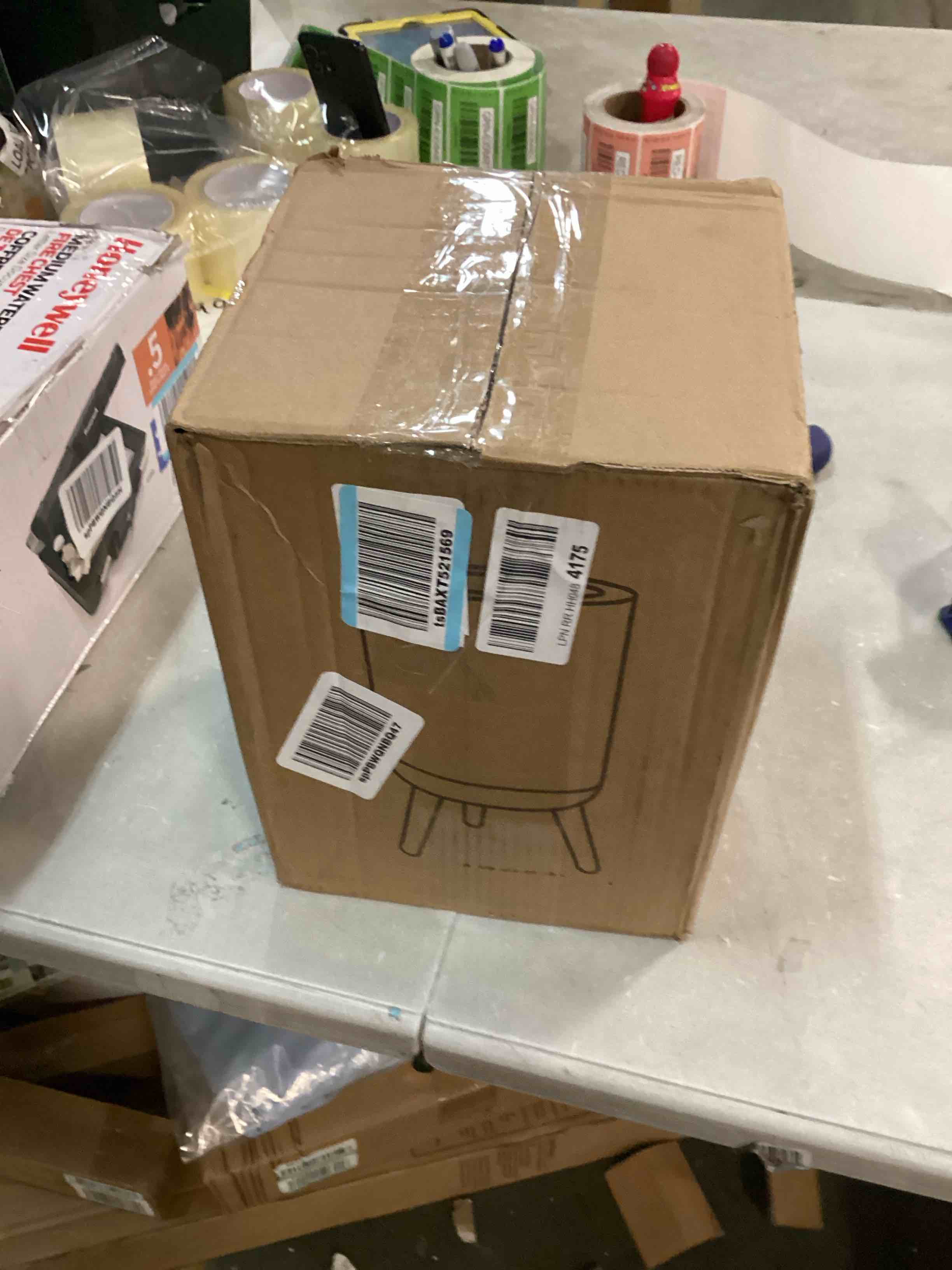 https://s3.amazonaws.com/lotting-images-prod/bidfta/BLU5904245_1712156440597.jpeg