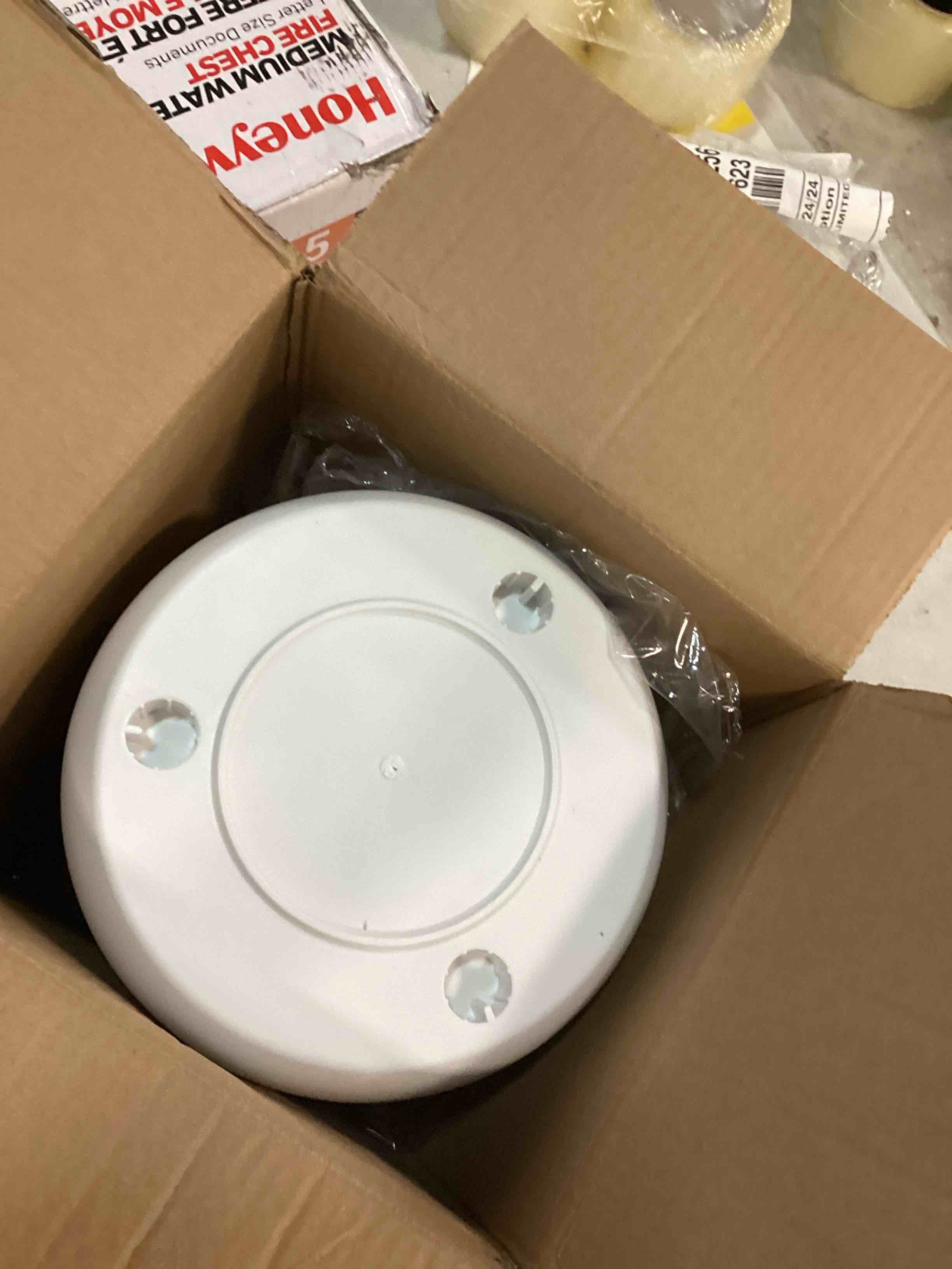 https://s3.amazonaws.com/lotting-images-prod/bidfta/BLU5904245_1712156460563.jpeg
