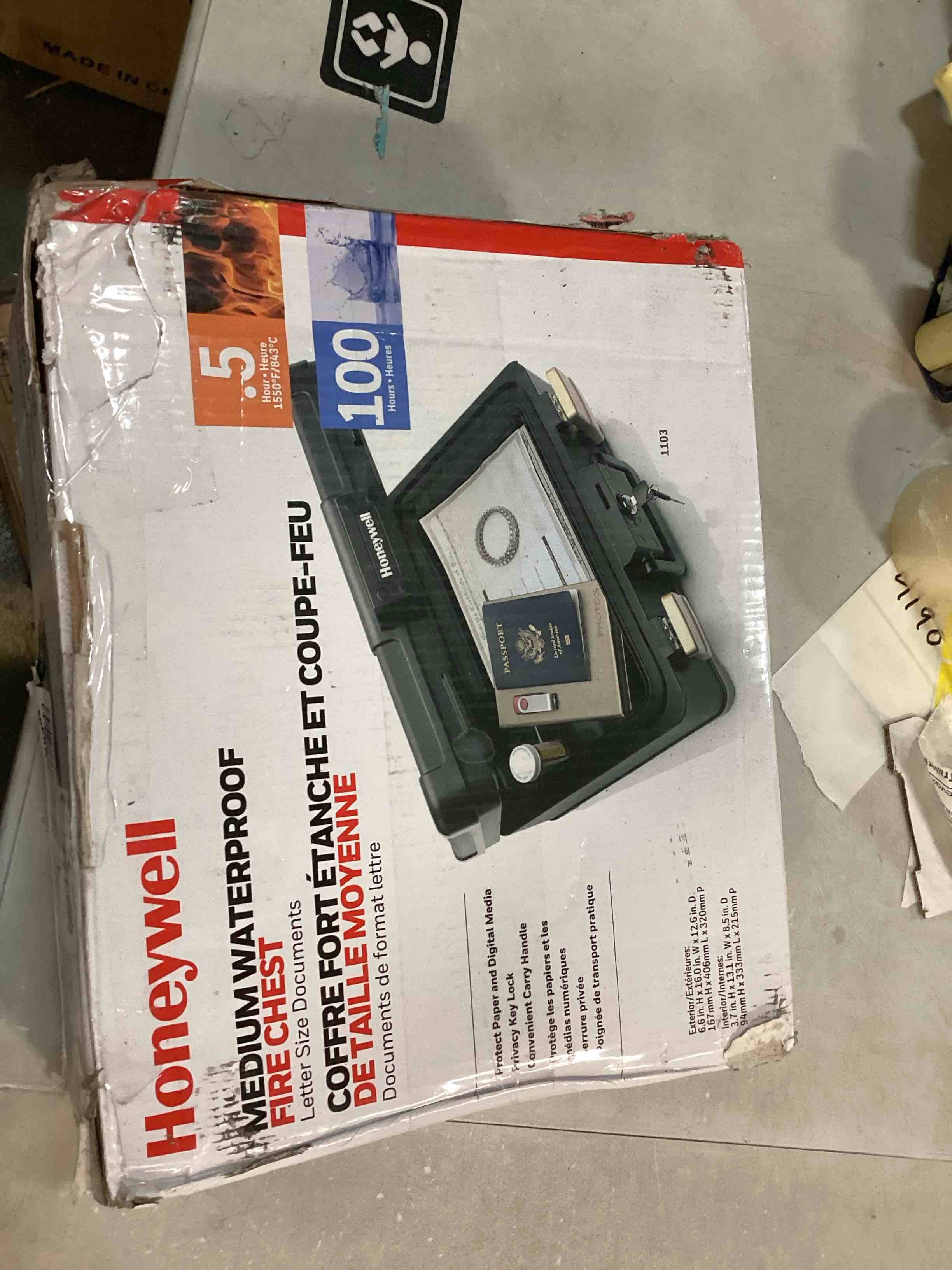 https://s3.amazonaws.com/lotting-images-prod/bidfta/BLU5904246_1712156501953.jpeg