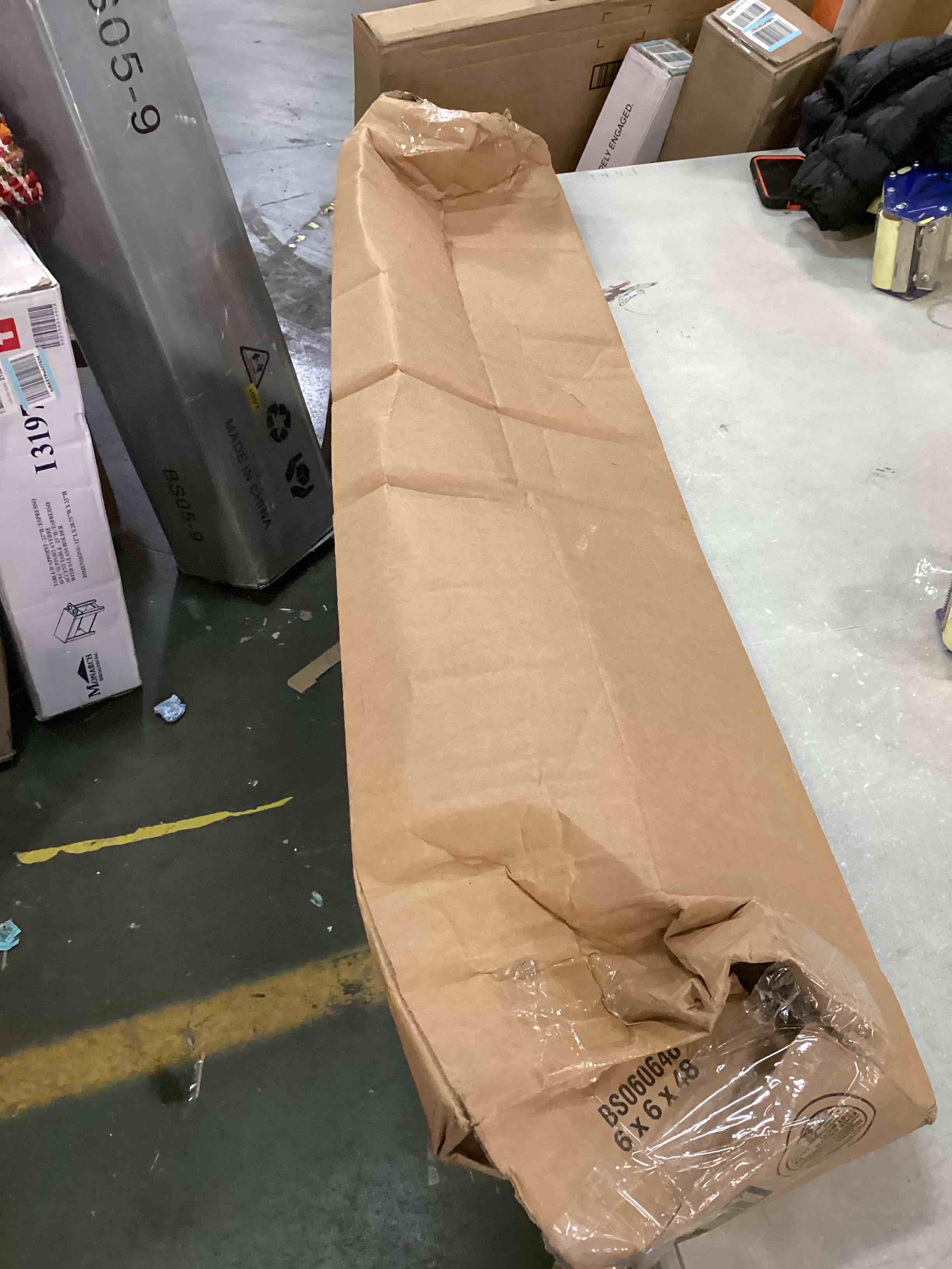 https://s3.amazonaws.com/lotting-images-prod/bidfta/BLU5904303_1712166907216.jpeg