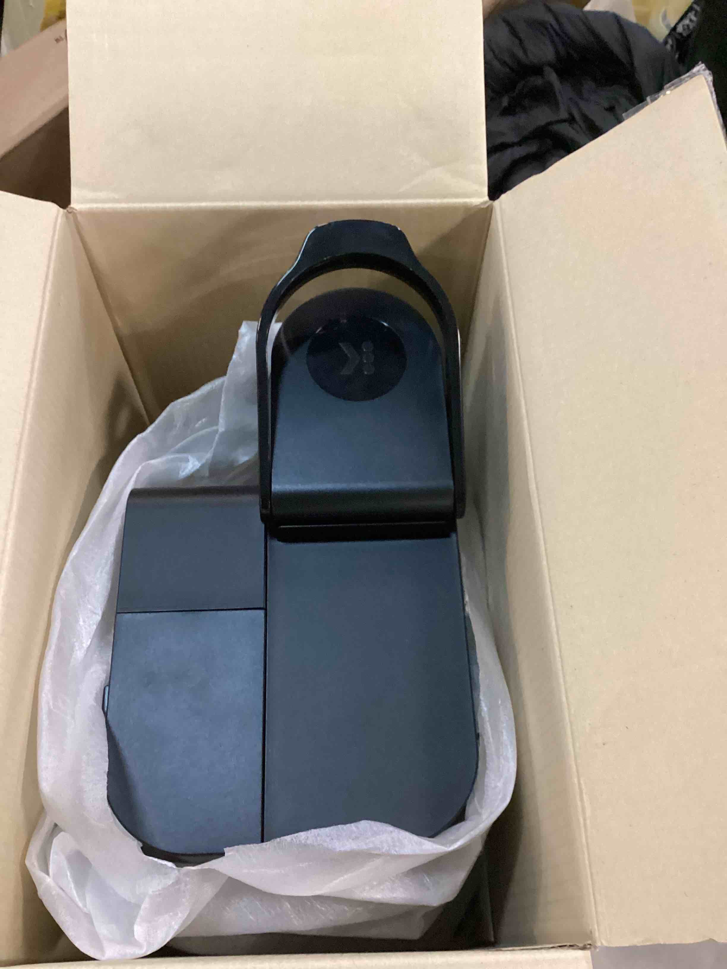 https://s3.amazonaws.com/lotting-images-prod/bidfta/BLU5904343_1712174366802.jpeg