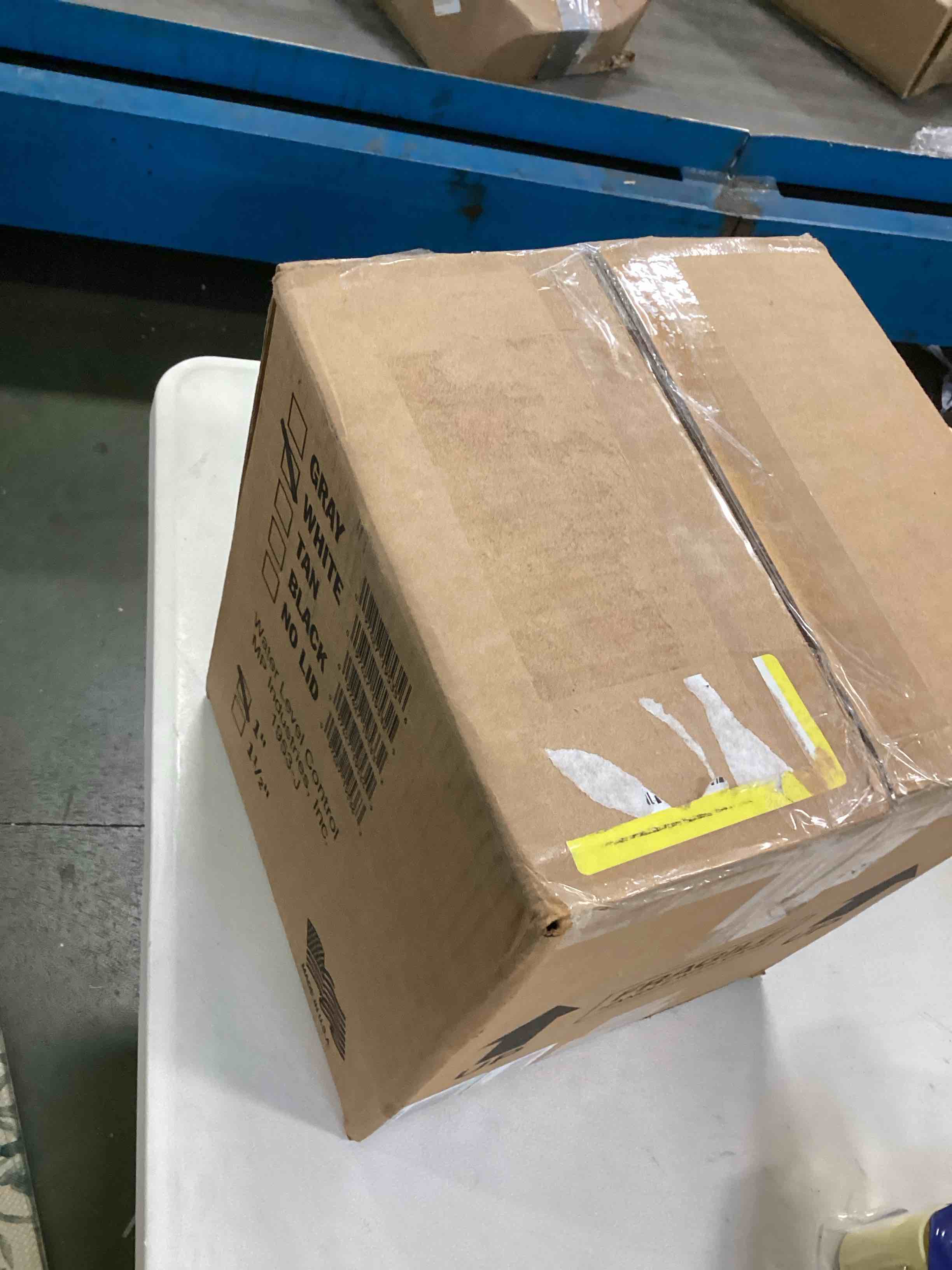 https://s3.amazonaws.com/lotting-images-prod/bidfta/BLU5904373_1712236872334.jpeg