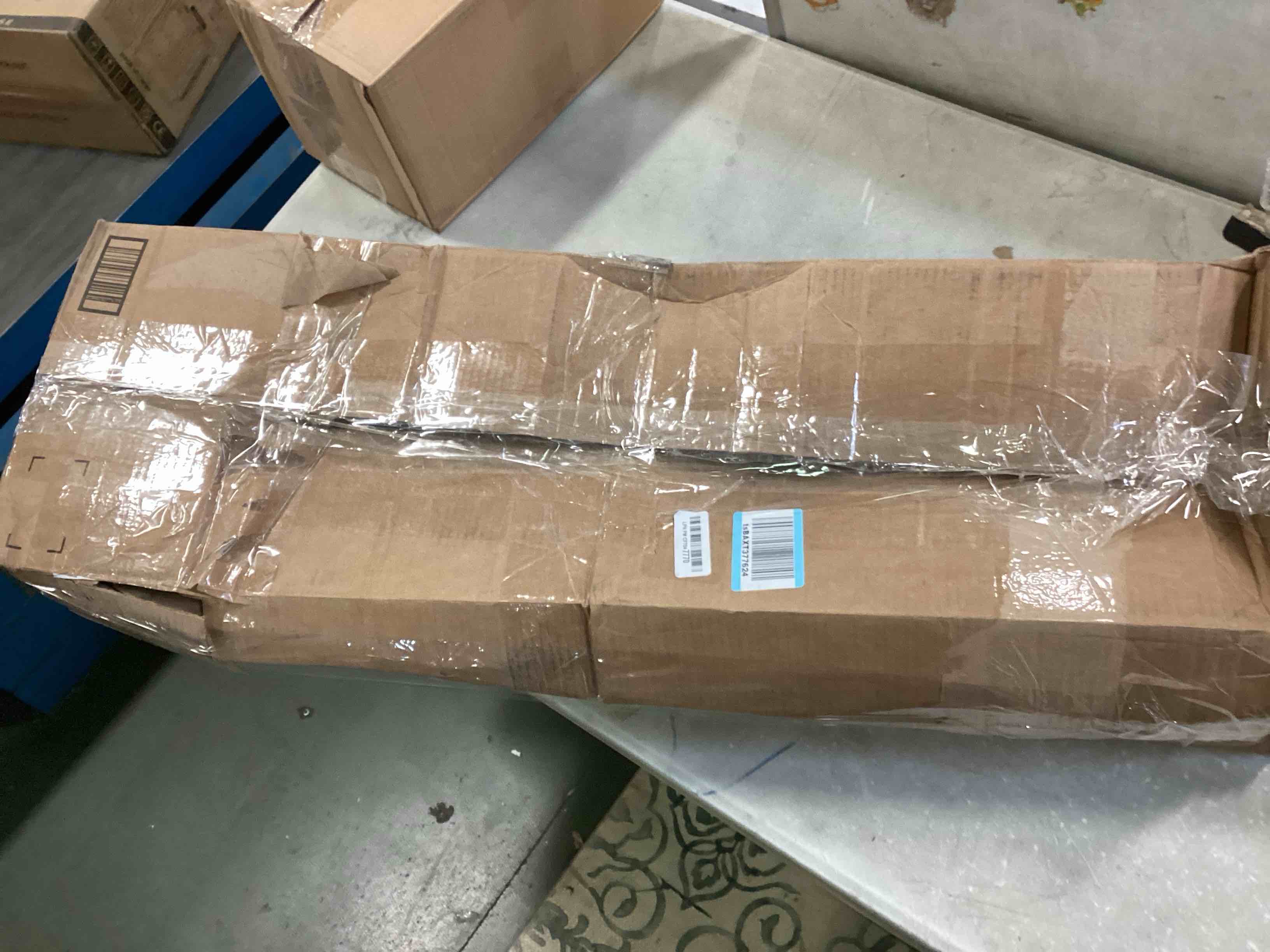 https://s3.amazonaws.com/lotting-images-prod/bidfta/BLU5904700_1711118145466.jpeg