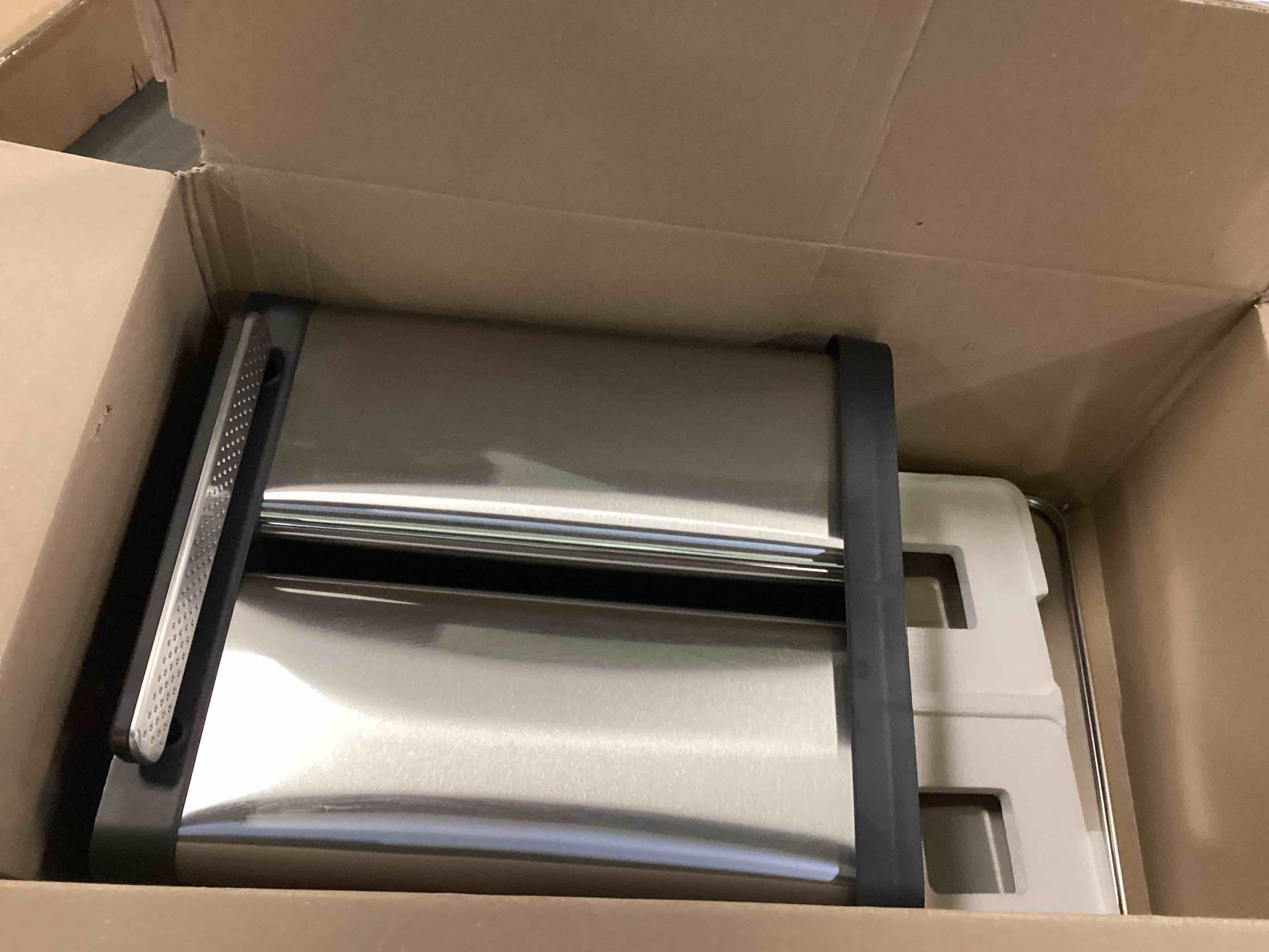 https://s3.amazonaws.com/lotting-images-prod/bidfta/BLU5904789_1711135279682.jpeg