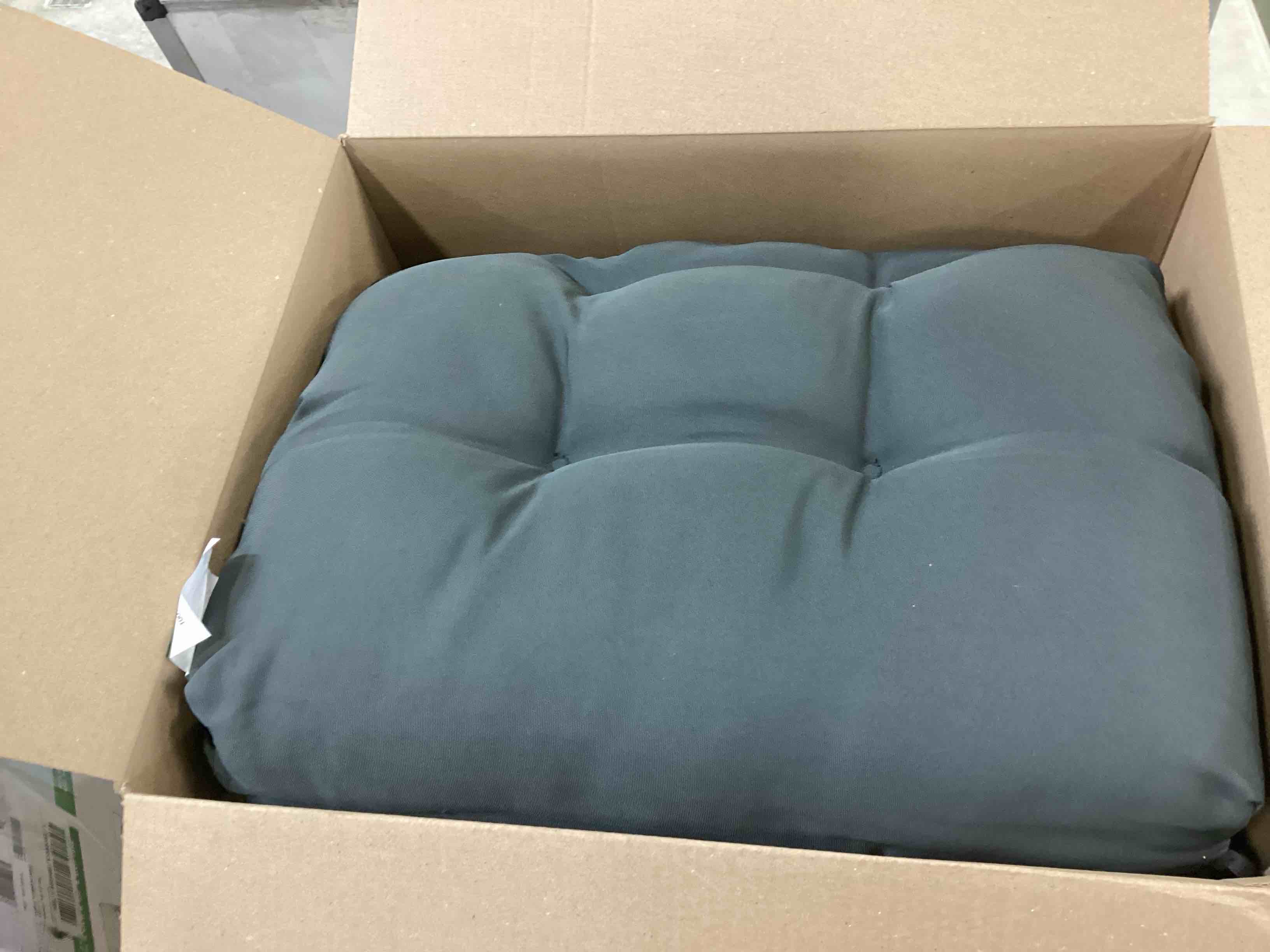 https://s3.amazonaws.com/lotting-images-prod/bidfta/BLU5904880_1711204627464.jpeg