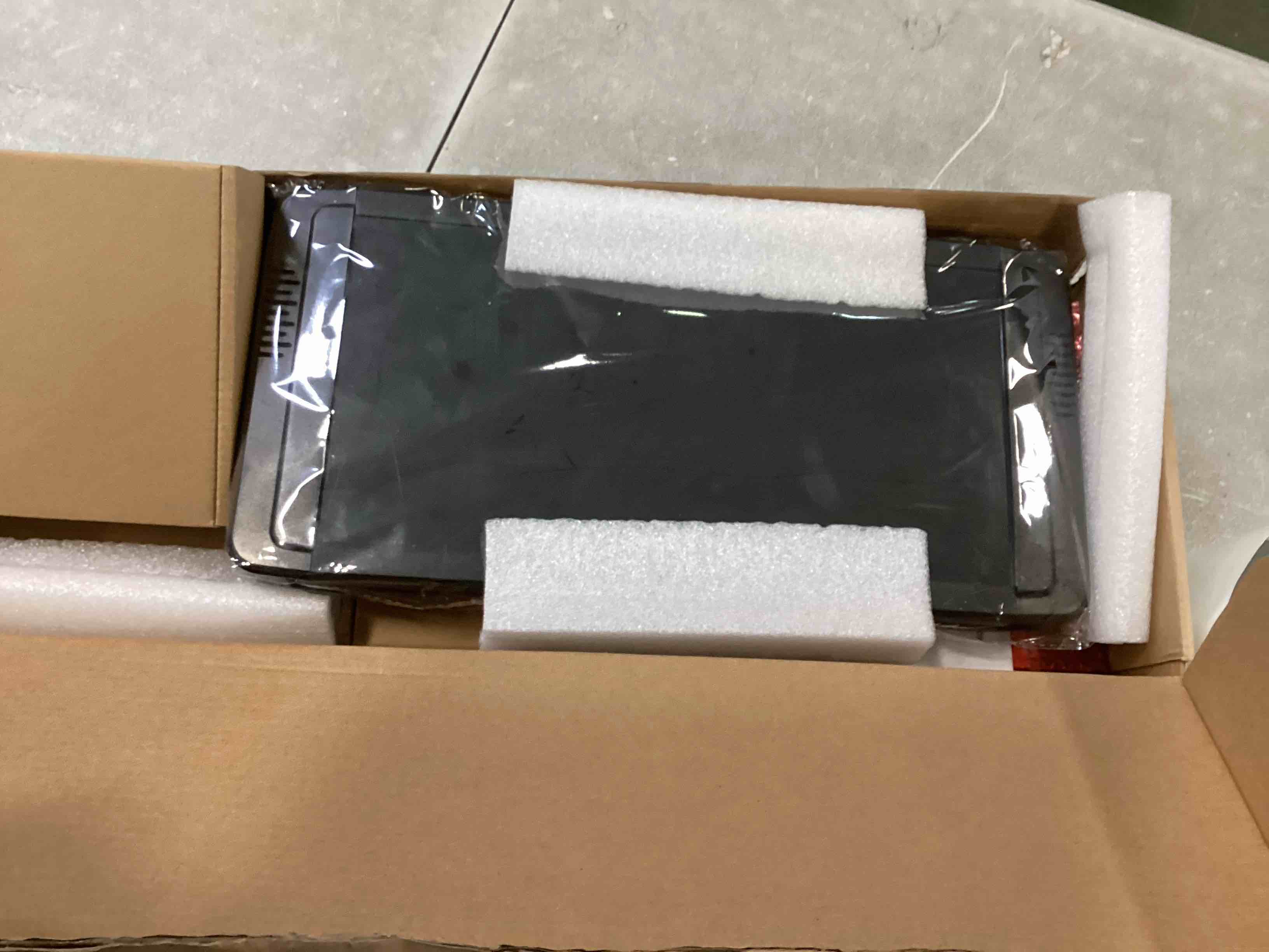 https://s3.amazonaws.com/lotting-images-prod/bidfta/BLU5905072_1711380247658.jpeg
