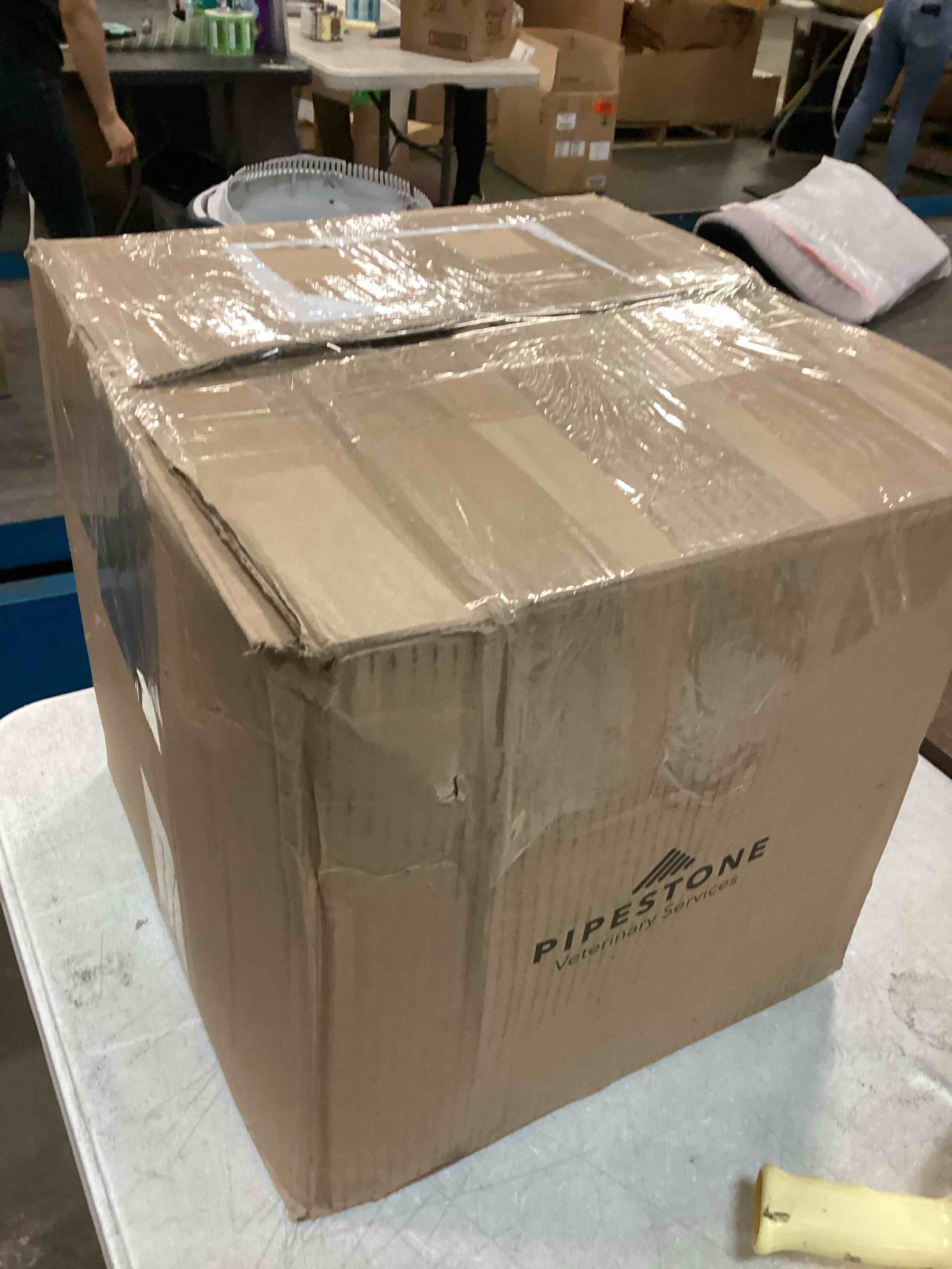 https://s3.amazonaws.com/lotting-images-prod/bidfta/BLU5905713_1712921803090.jpeg