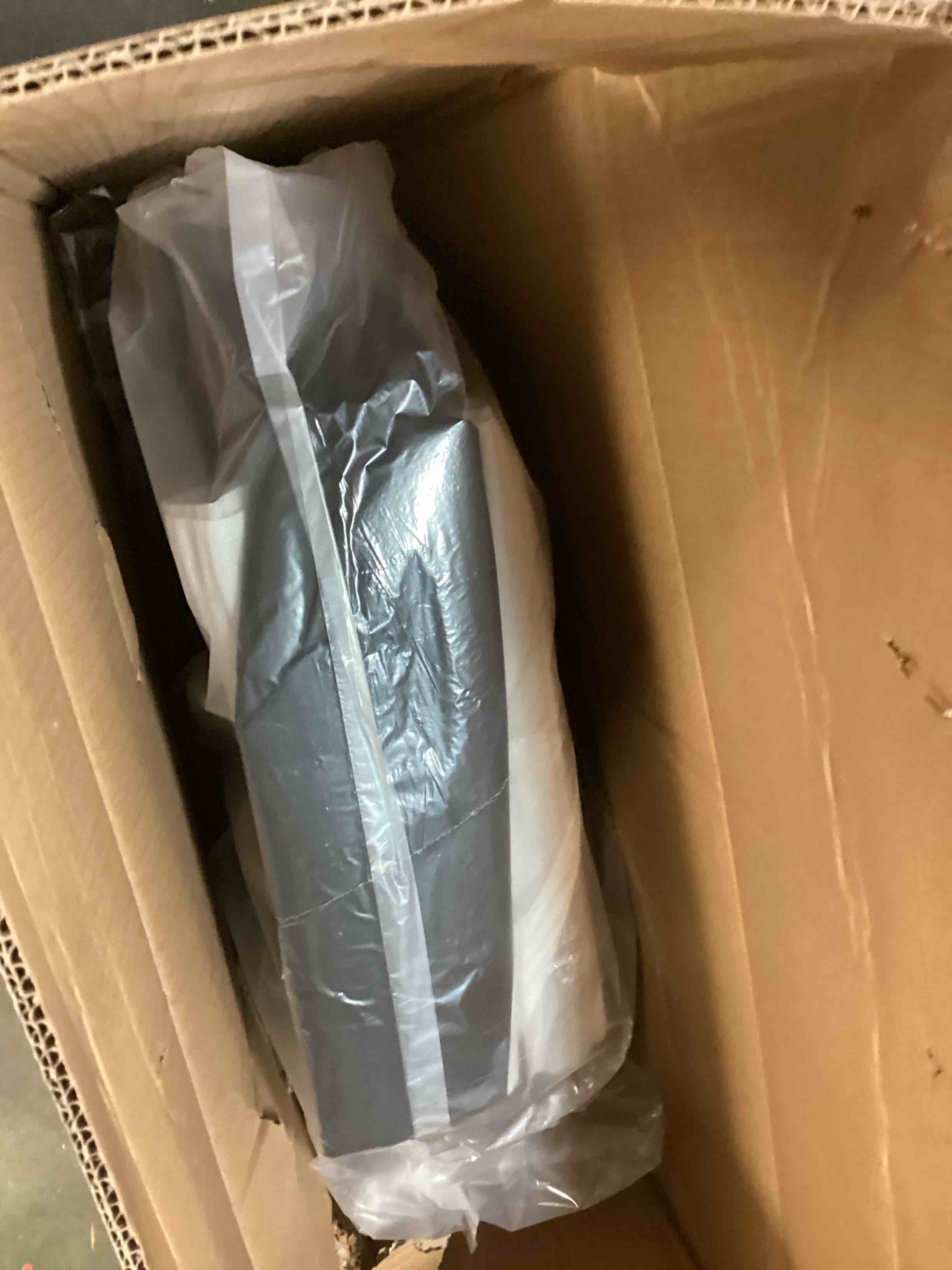 https://s3.amazonaws.com/lotting-images-prod/bidfta/BLU5905857_1712935834668.jpeg