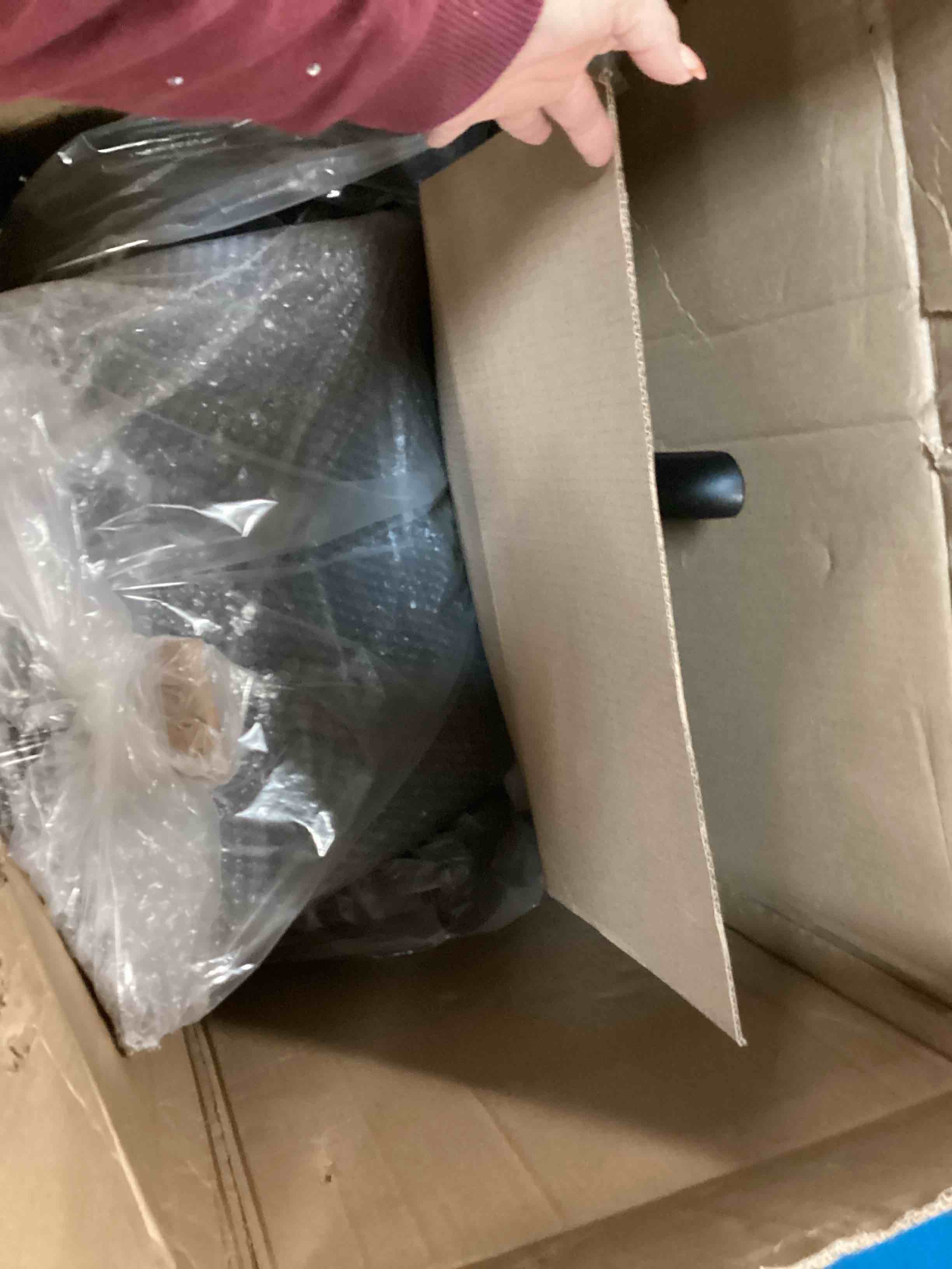 https://s3.amazonaws.com/lotting-images-prod/bidfta/BLU5905877_1712938972394.jpeg