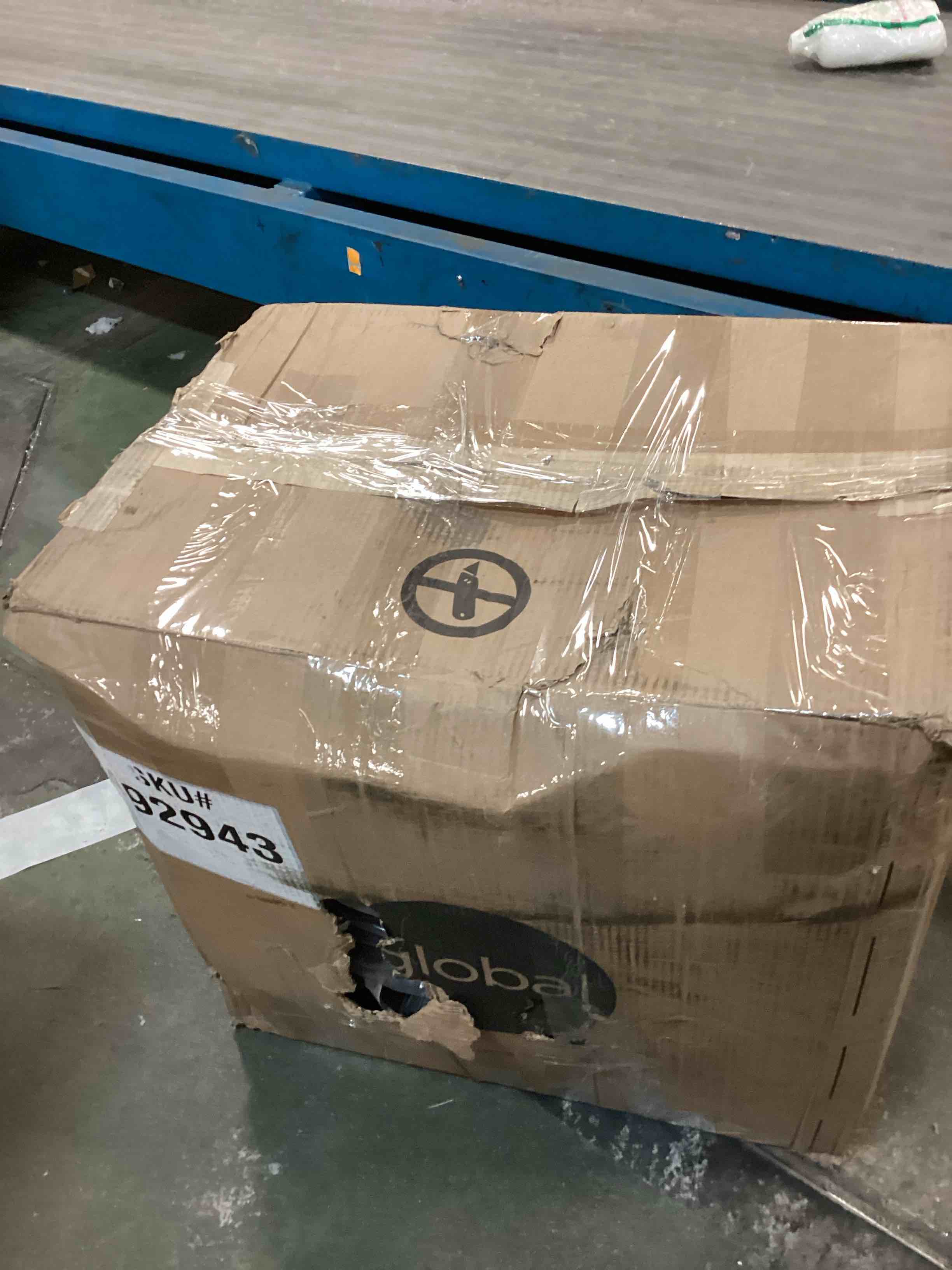 https://s3.amazonaws.com/lotting-images-prod/bidfta/BLU5905877_1712938997309.jpeg
