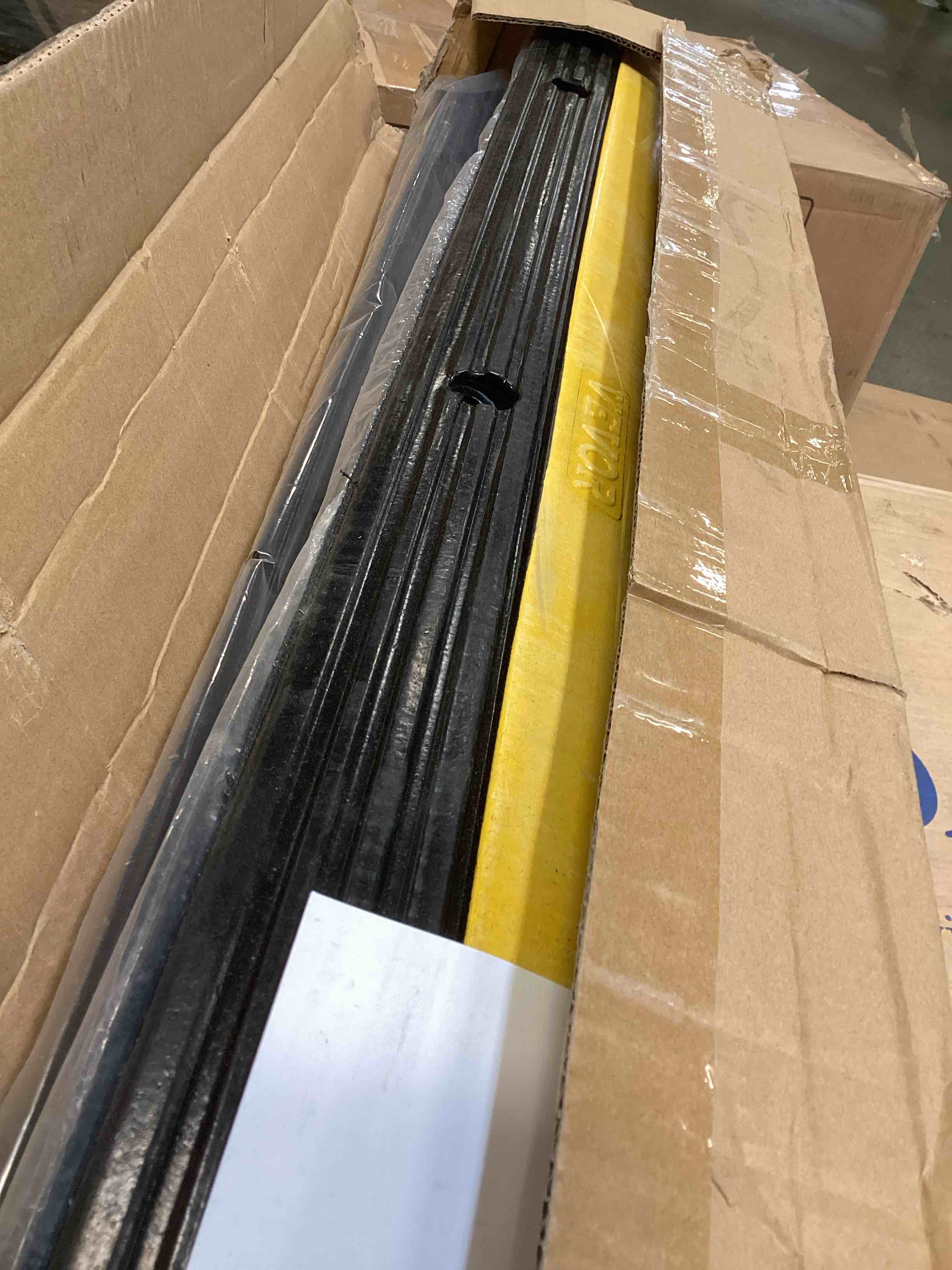 https://s3.amazonaws.com/lotting-images-prod/bidfta/BLU5906644_1712087735091.jpeg
