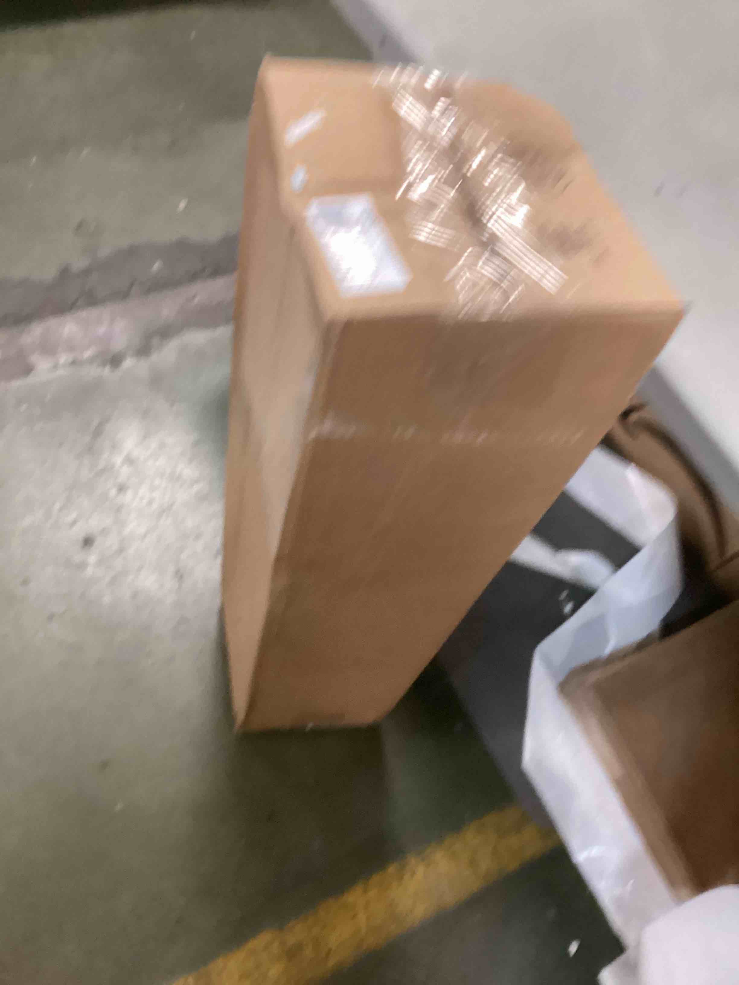 https://s3.amazonaws.com/lotting-images-prod/bidfta/BLU5907932_1711130478327.jpeg