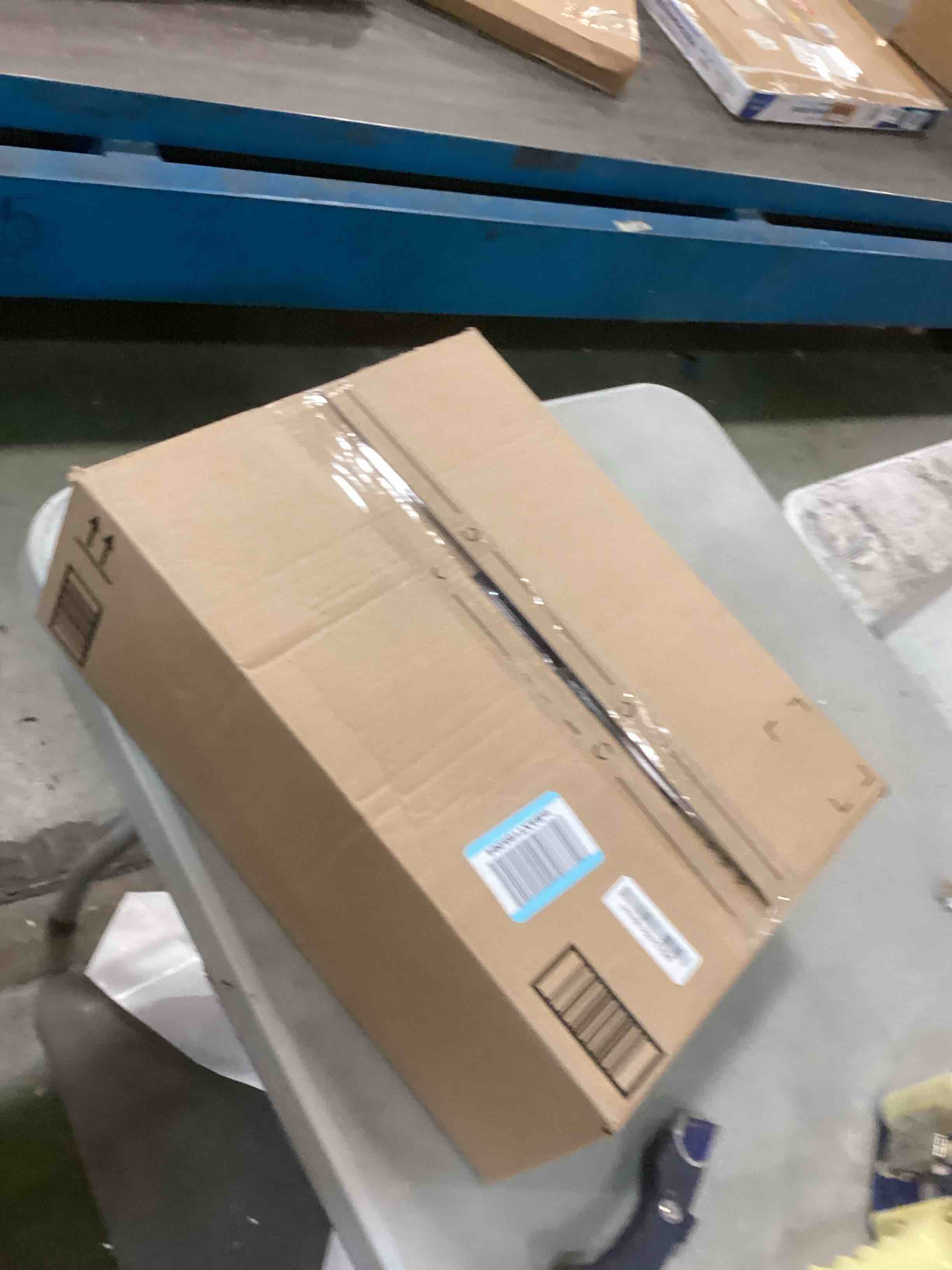 https://s3.amazonaws.com/lotting-images-prod/bidfta/BLU5907961_1711133740821.jpeg