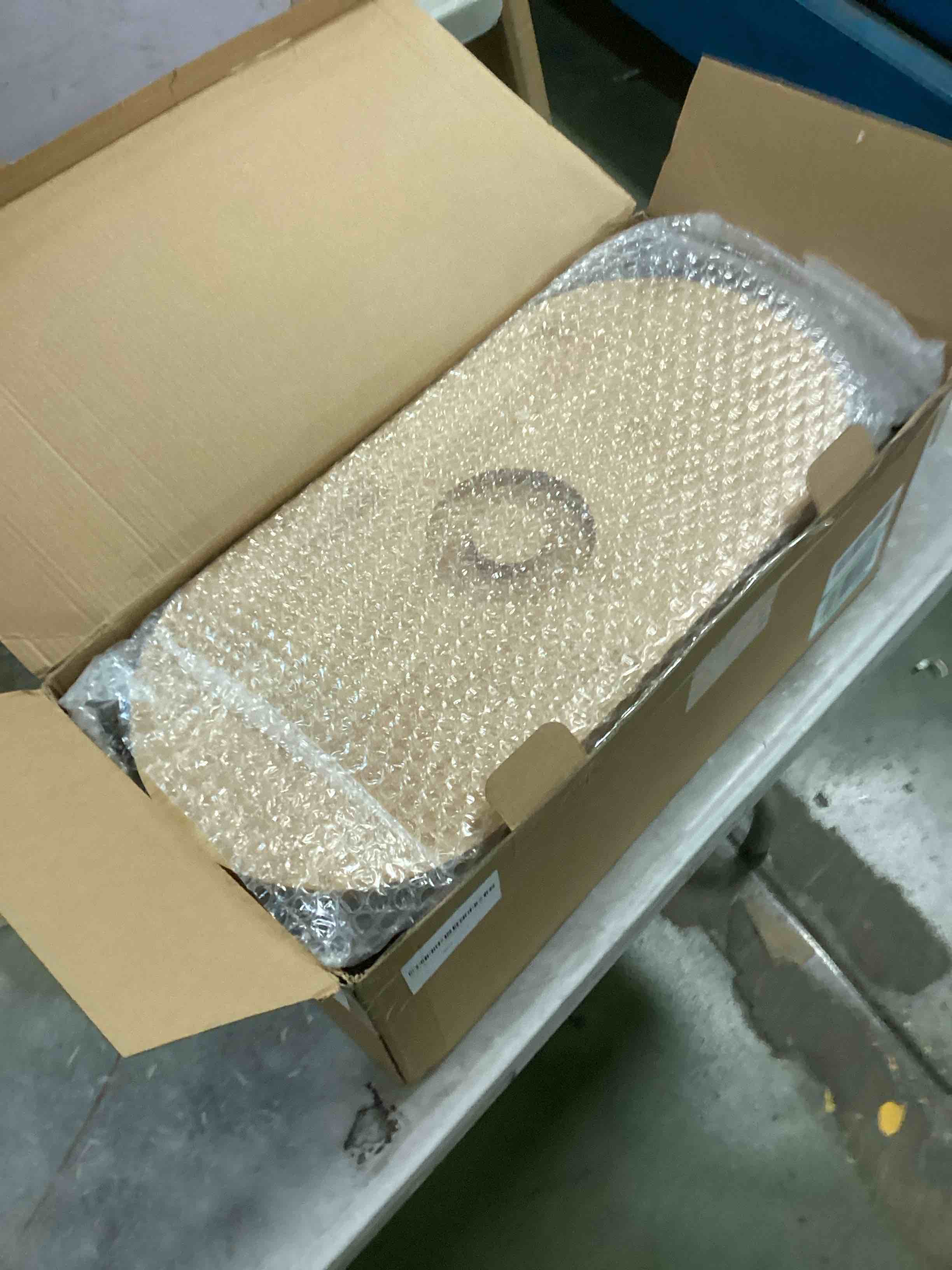 https://s3.amazonaws.com/lotting-images-prod/bidfta/BLU5908034_1711195954216.jpeg