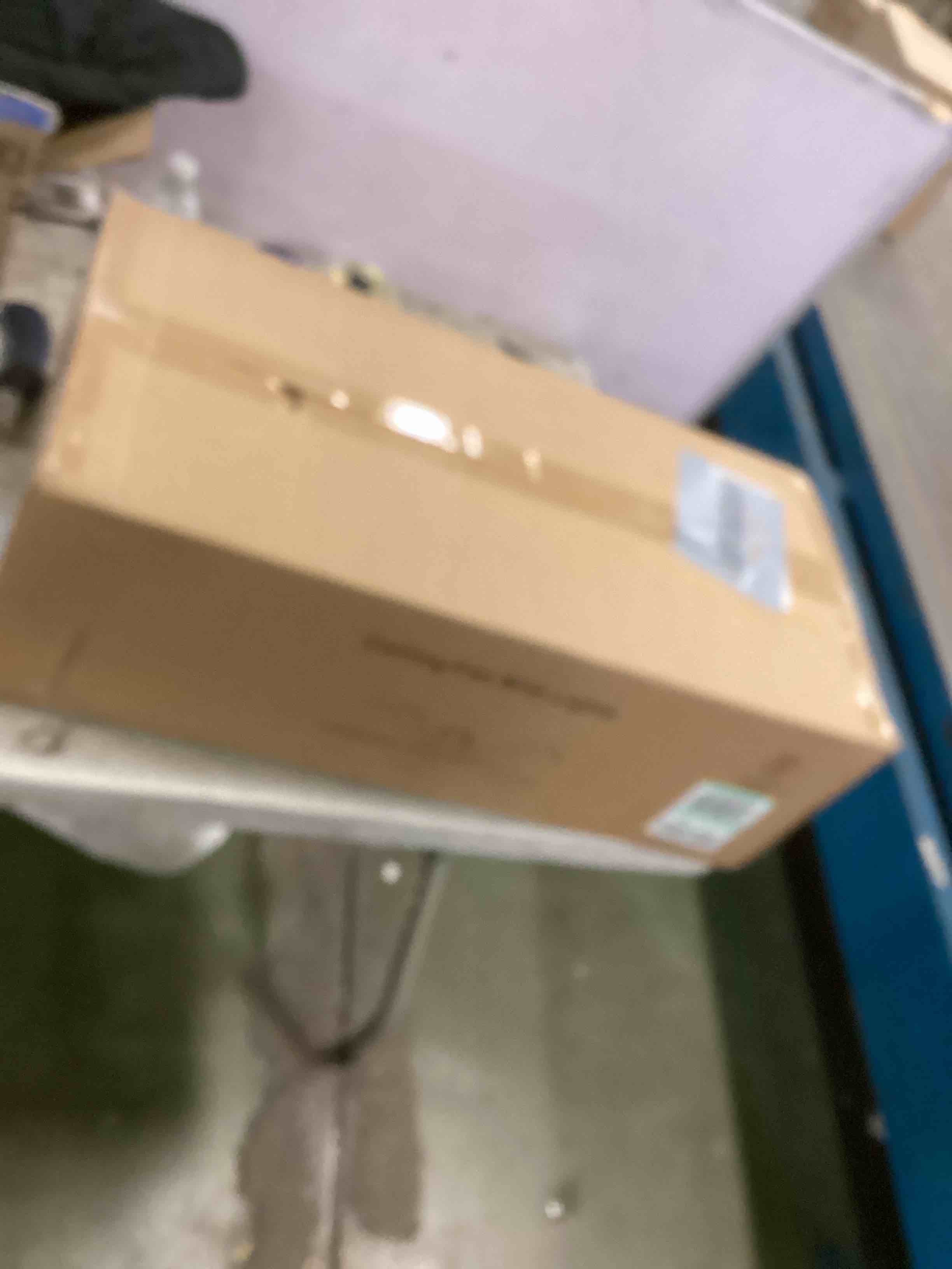 https://s3.amazonaws.com/lotting-images-prod/bidfta/BLU5908161_1711213211851.jpeg
