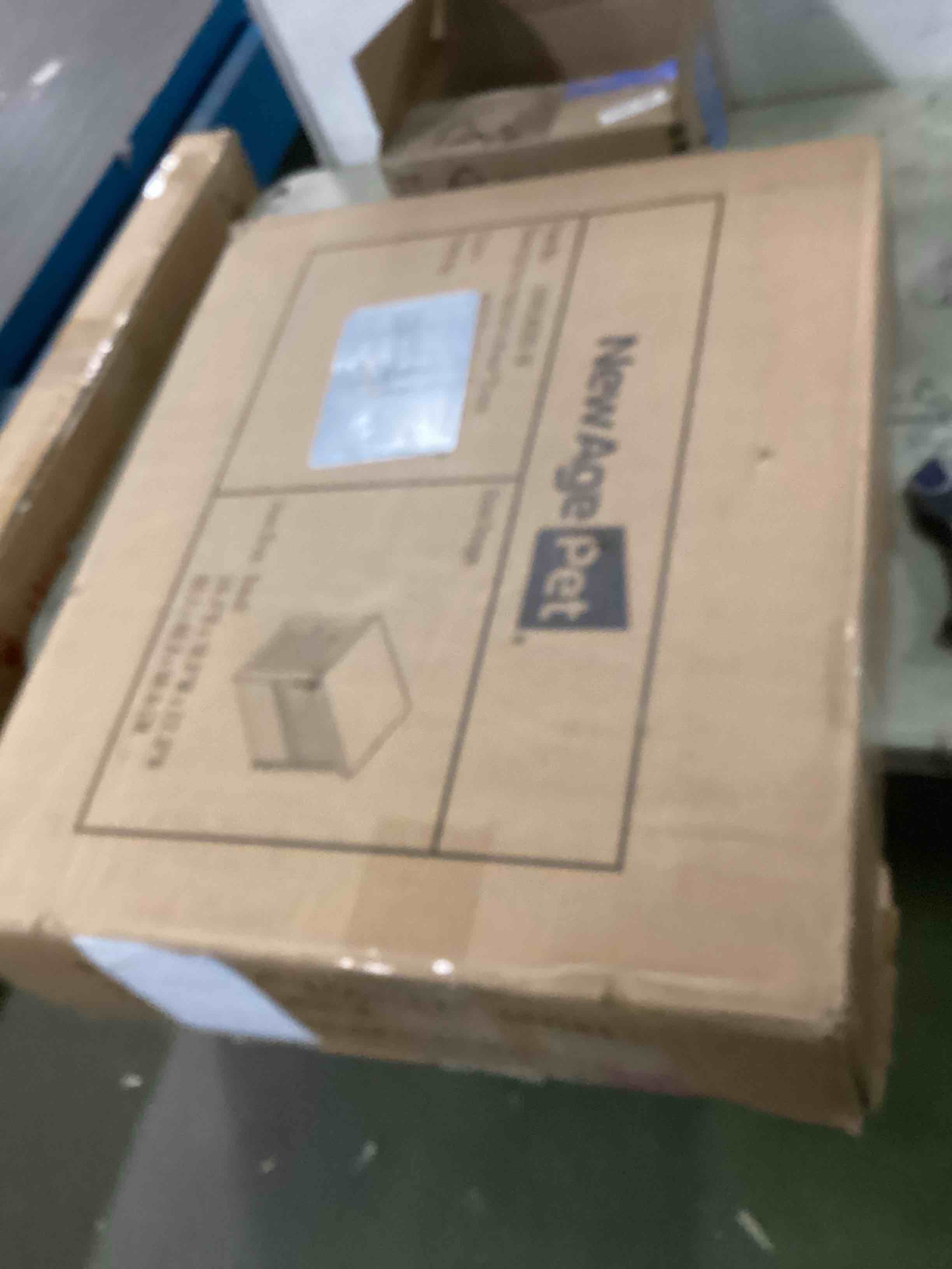 https://s3.amazonaws.com/lotting-images-prod/bidfta/BLU5908256_1711369531619.jpeg