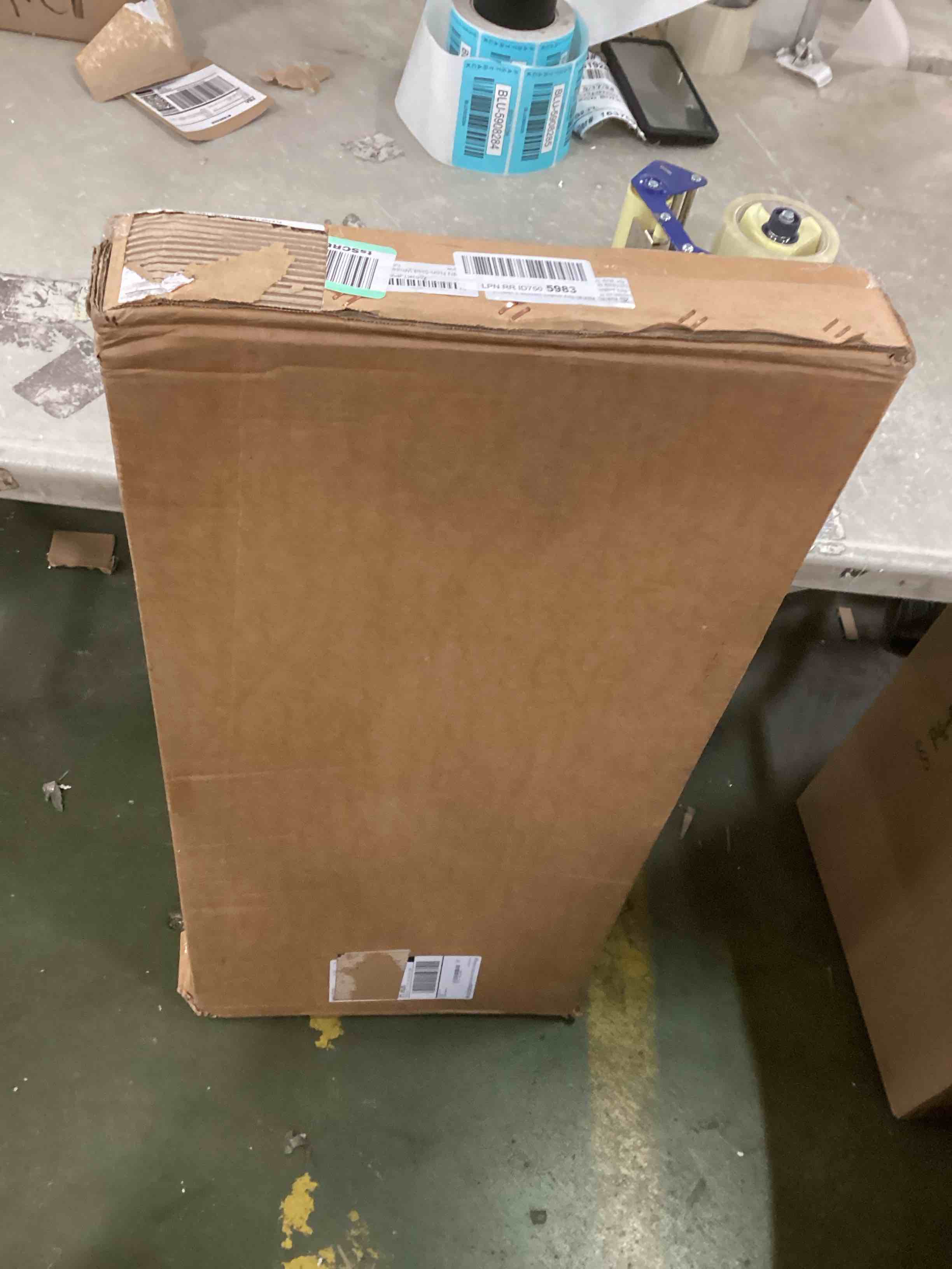 https://s3.amazonaws.com/lotting-images-prod/bidfta/BLU5908284_1711372525071.jpeg