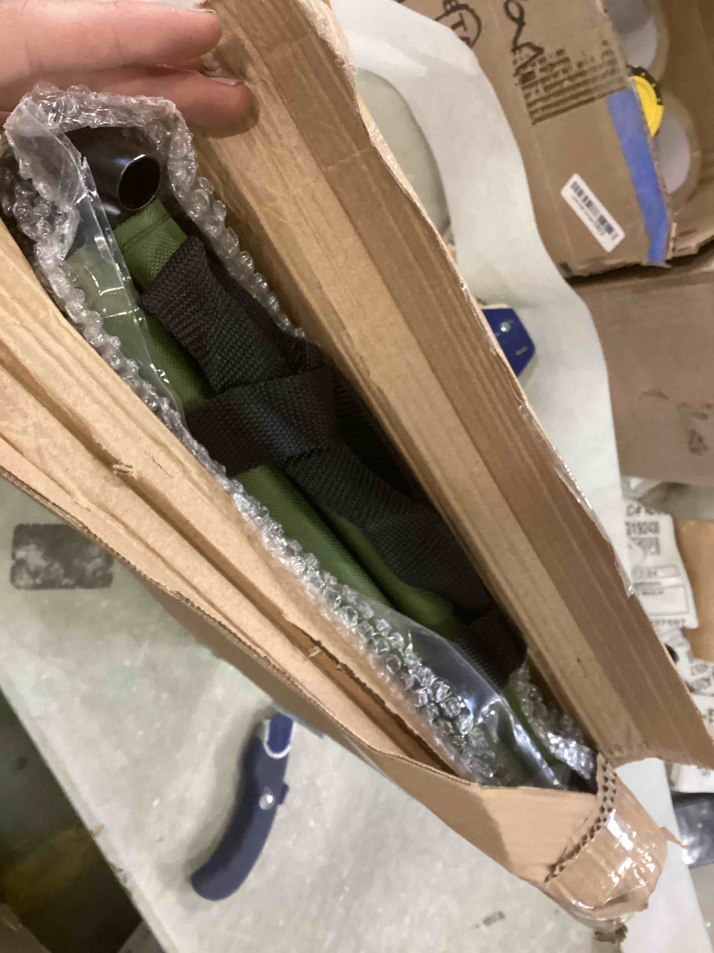 https://s3.amazonaws.com/lotting-images-prod/bidfta/BLU5908427_1711389180335.jpeg